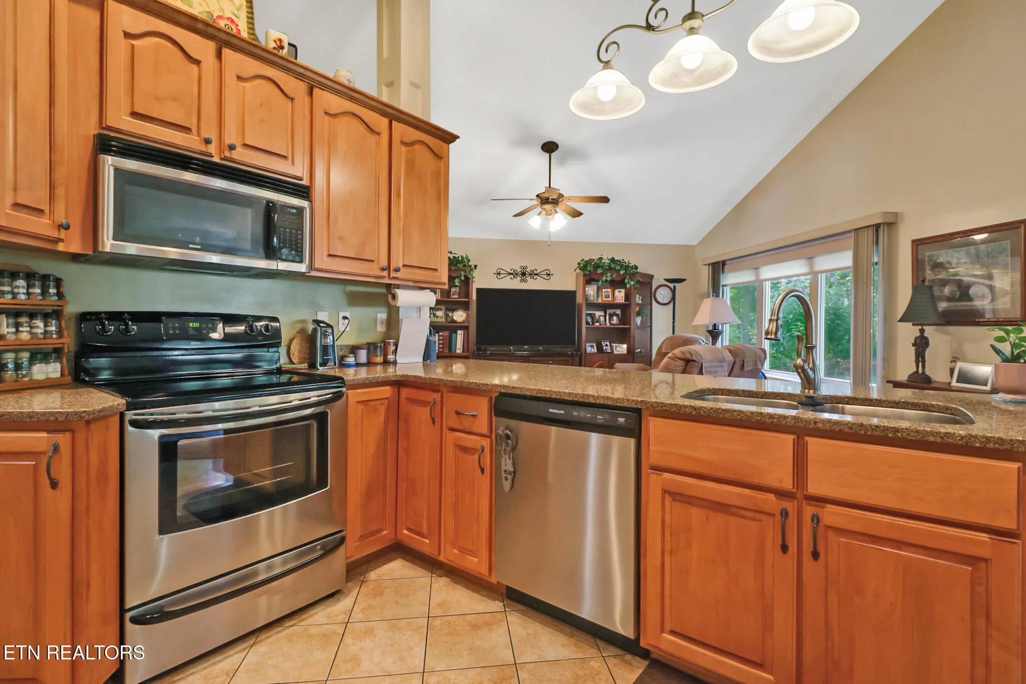 Property Slideshow image 18 of 44 | 107 forest hill dr, Crossville, TN, 38558