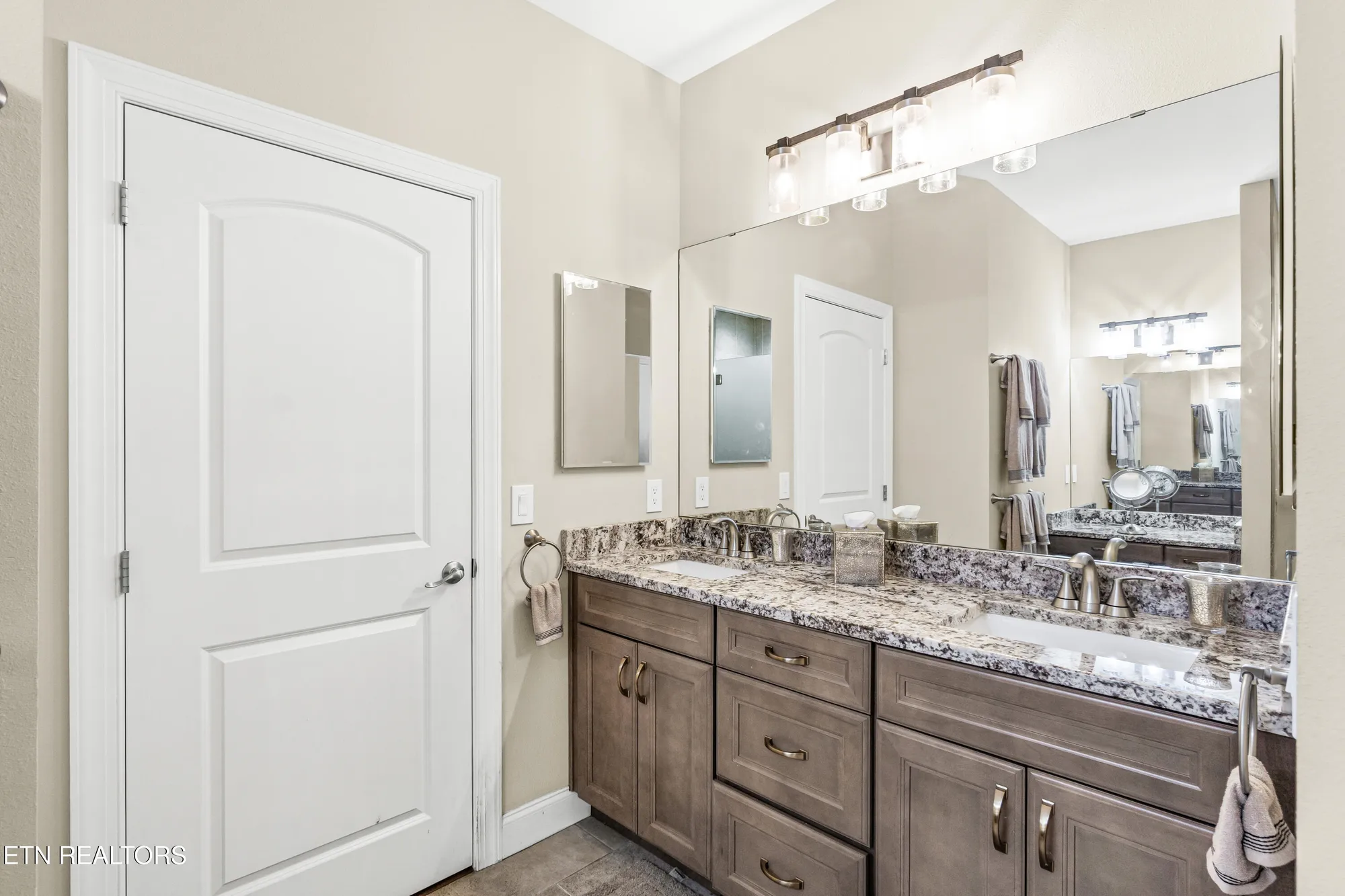 Property Slideshow image 21 of 51 | 43 overlook cir, Crossville, TN, 38558