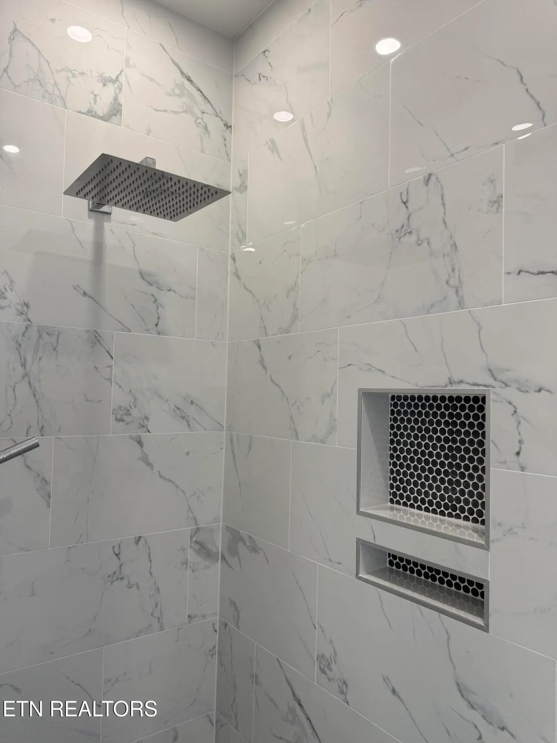 Property Slideshow image 20 of 37 | 100 quapaw cir, Loudon, TN, 37774