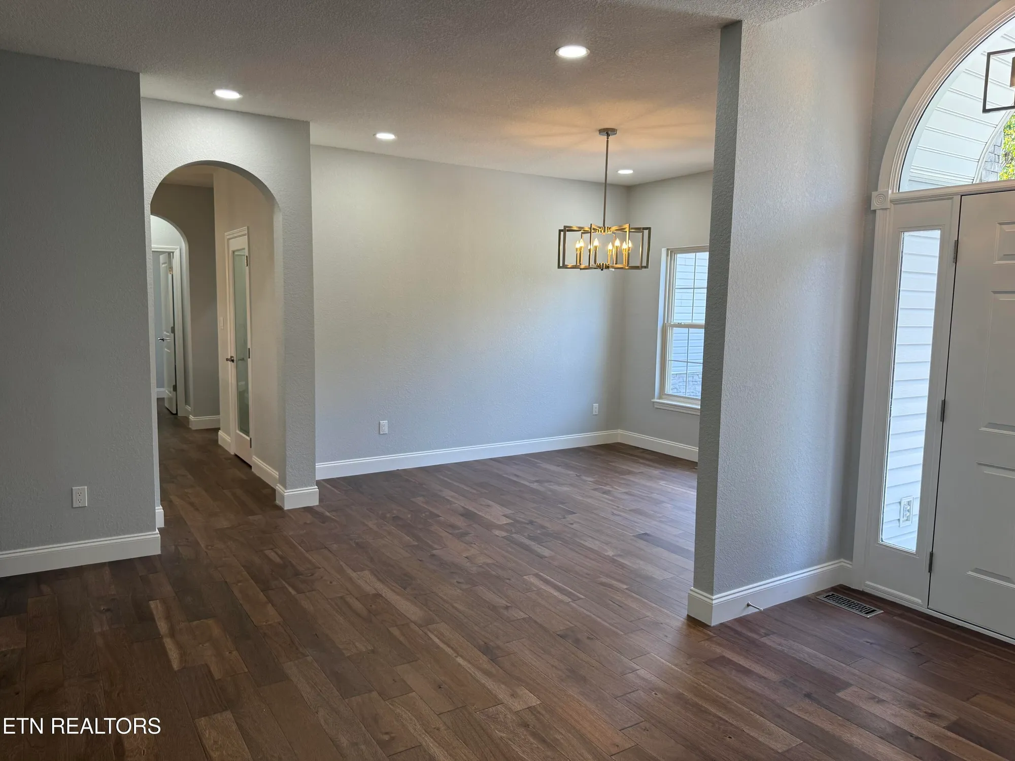 Property Slideshow image 14 of 37 | 100 quapaw cir, Loudon, TN, 37774