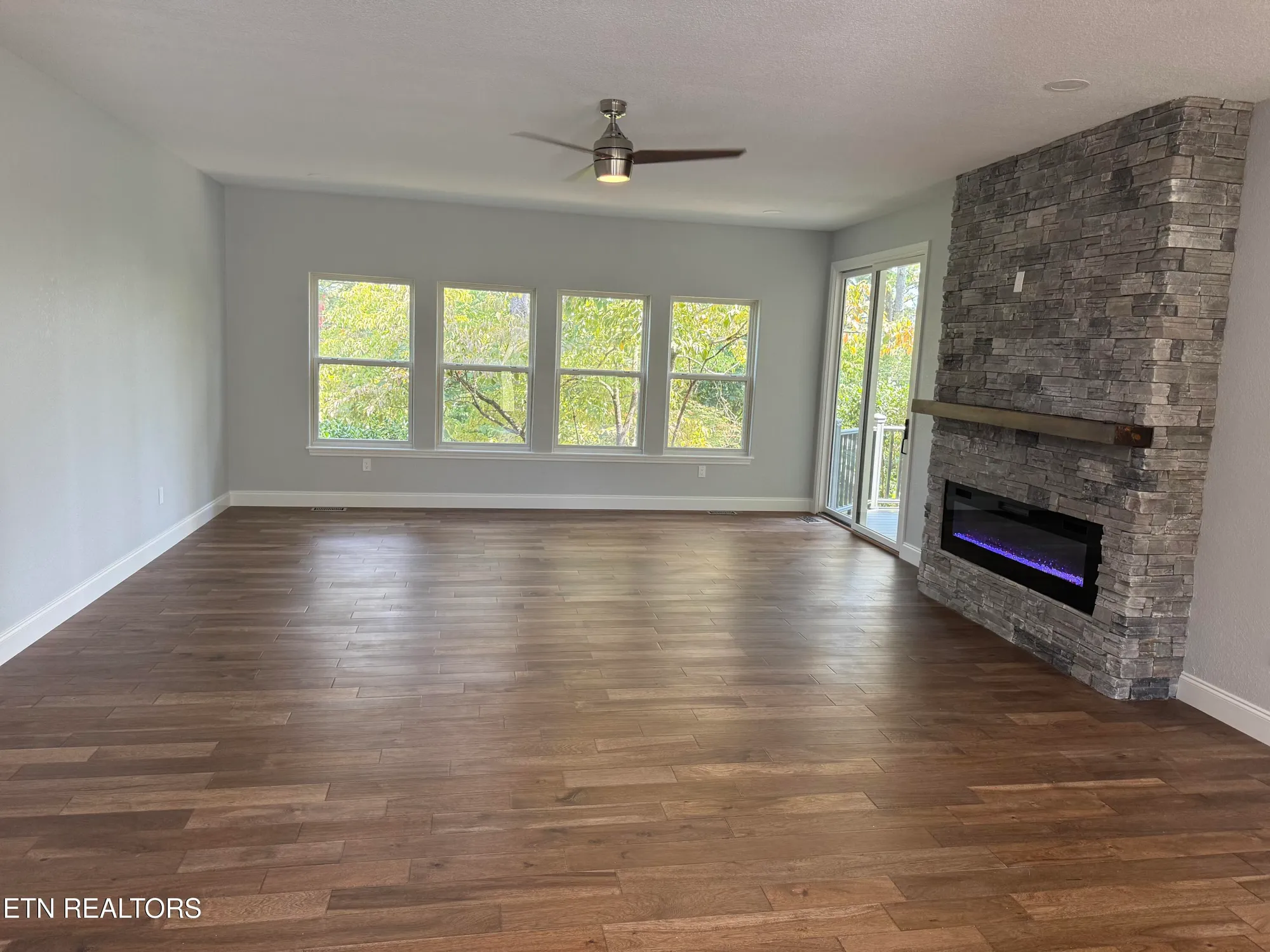 Property Slideshow image 13 of 37 | 100 quapaw cir, Loudon, TN, 37774