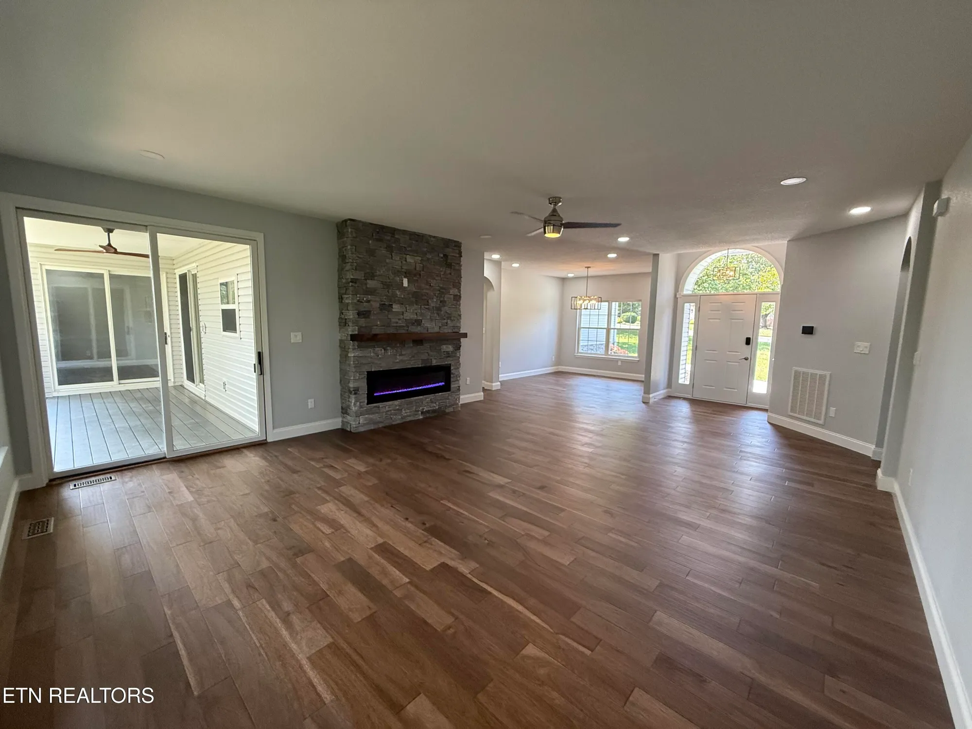 Property Slideshow image 11 of 37 | 100 quapaw cir, Loudon, TN, 37774