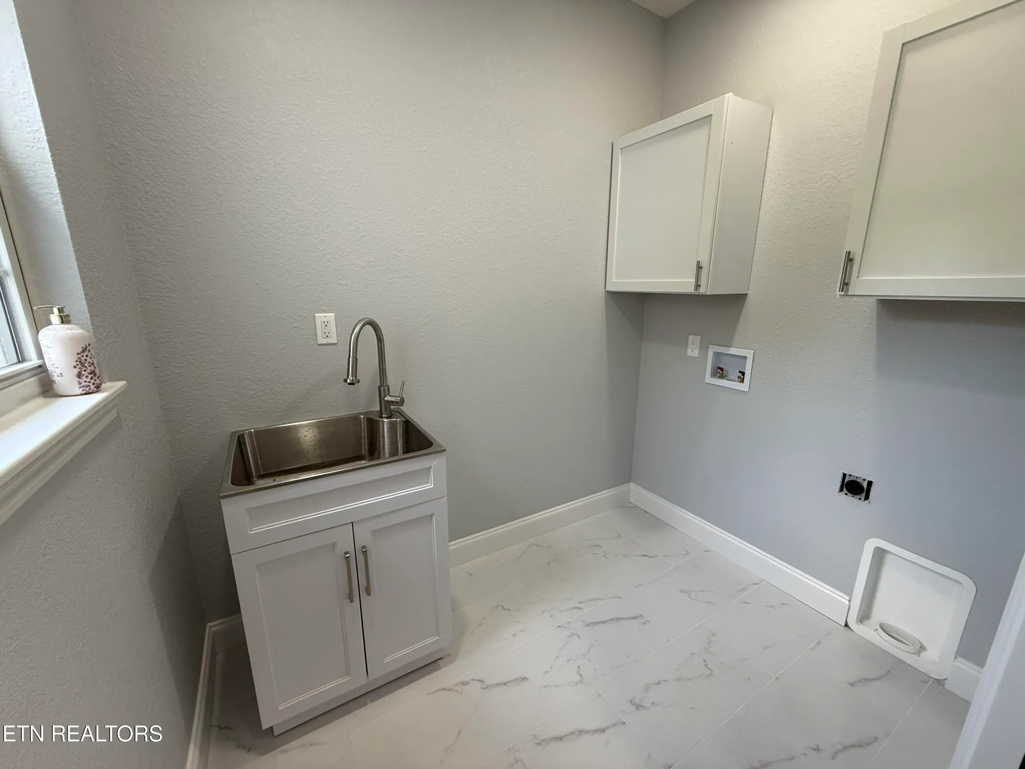 Property Slideshow image 32 of 37 | 100 quapaw cir, Loudon, TN, 37774