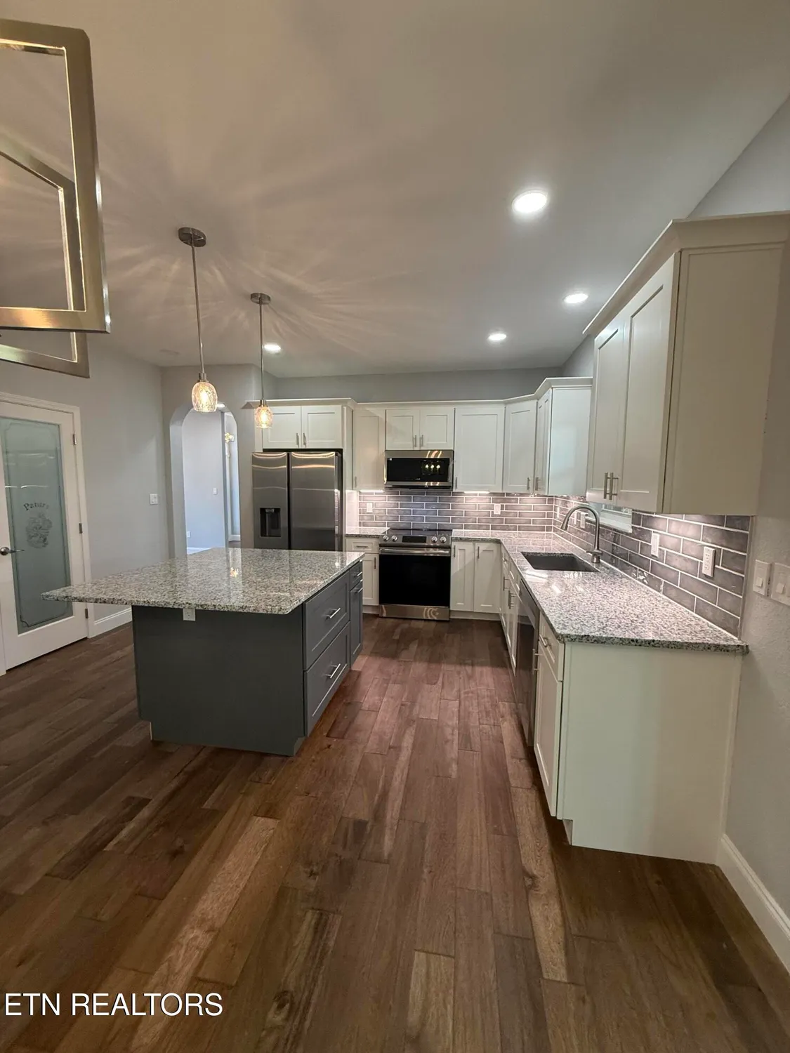 Property Slideshow image 5 of 37 | 100 quapaw cir, Loudon, TN, 37774