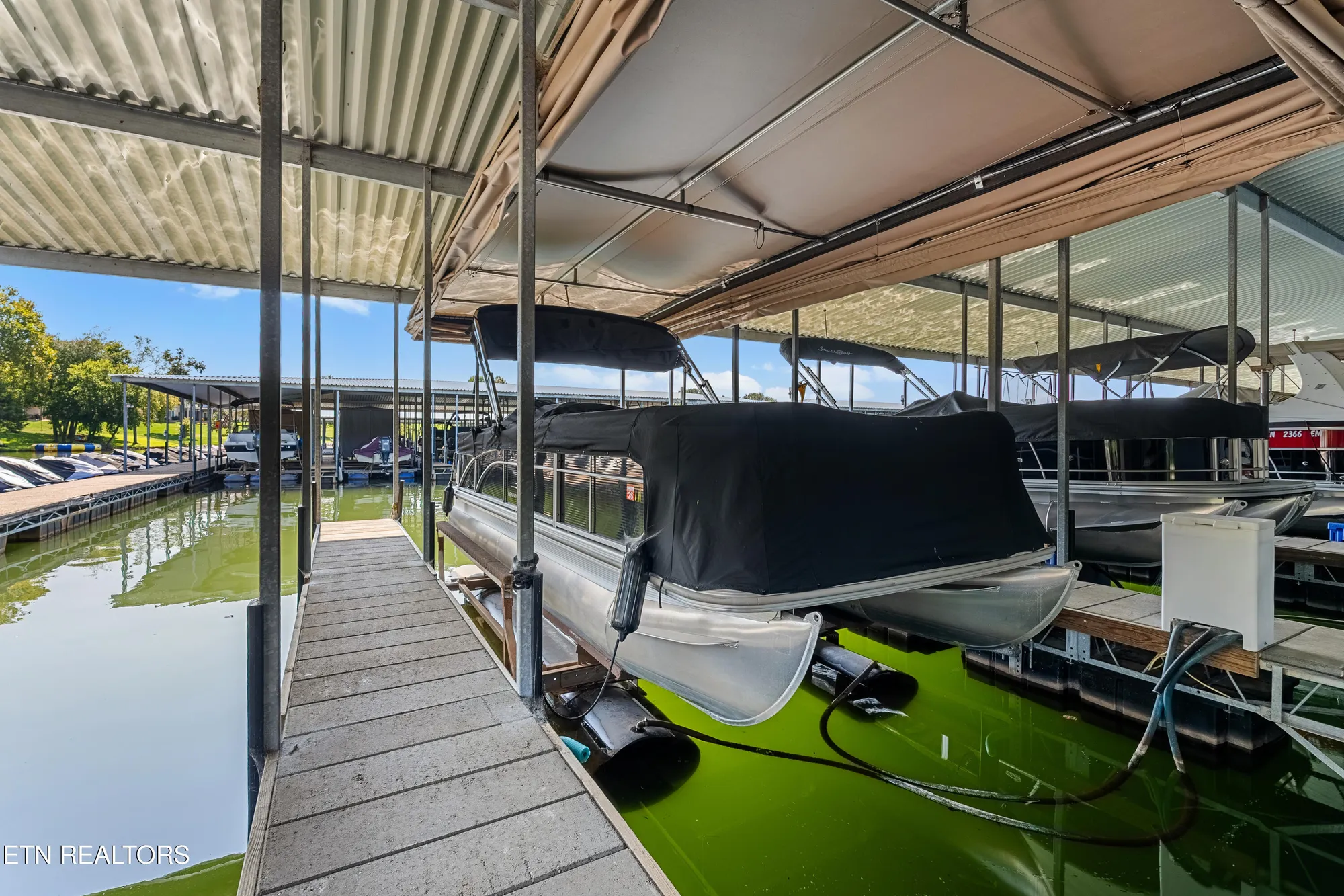 Property Slideshow image 4 of 52 | 1440 rarity bay pkwy, Vonore, TN, 37885