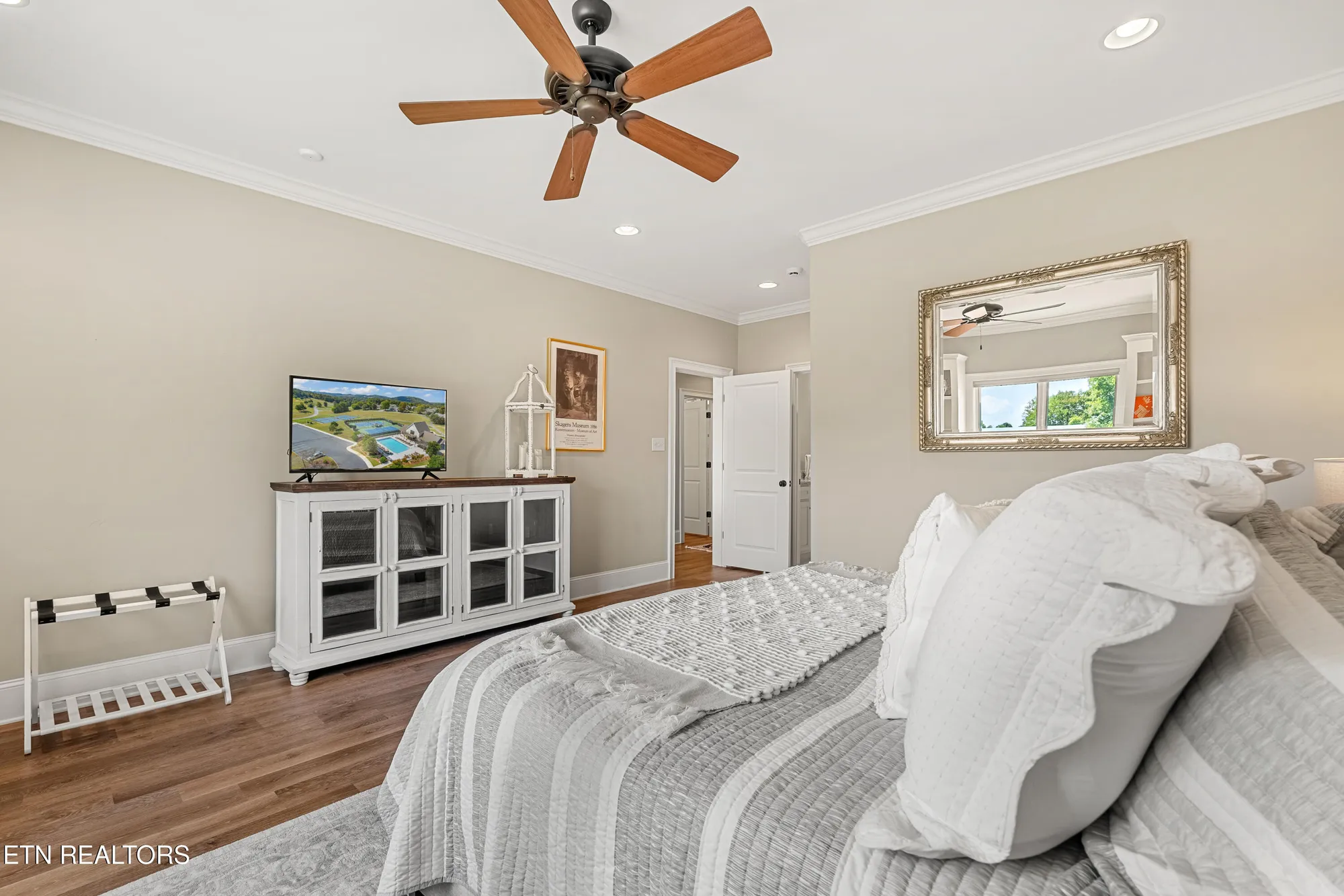 Property Slideshow image 36 of 52 | 1440 rarity bay pkwy, Vonore, TN, 37885