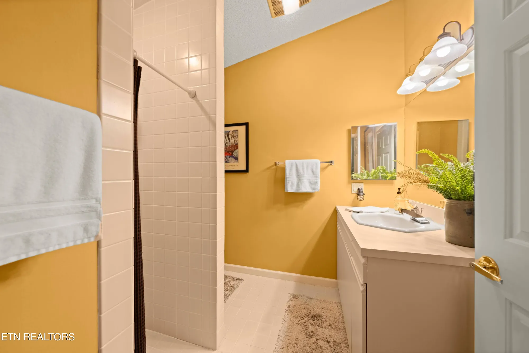 Property Slideshow image 39 of 61 | 220 catoosa blvd, Crossville, TN, 38558