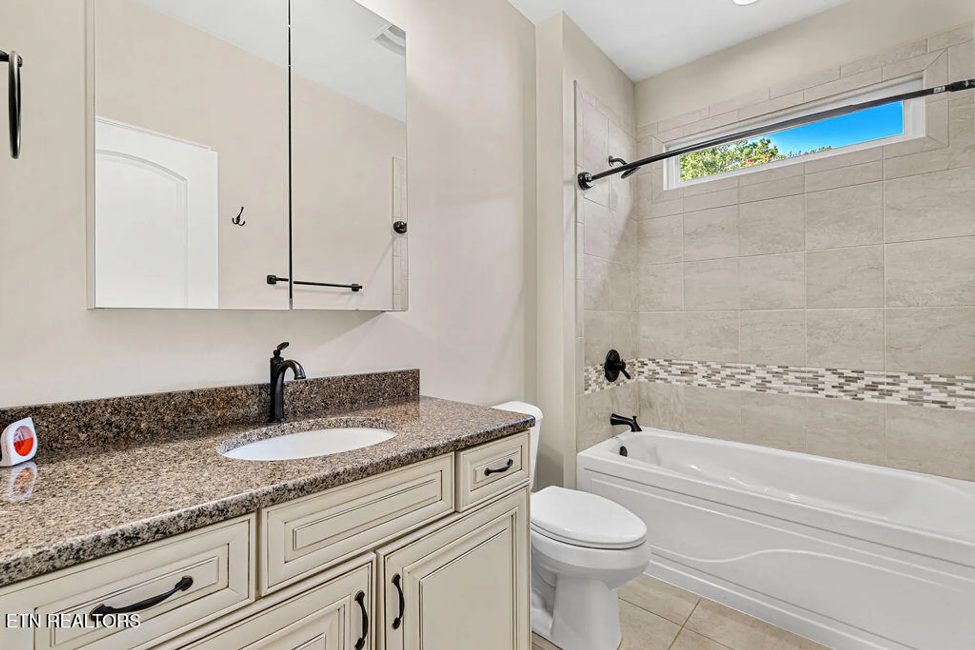 Property Slideshow image 30 of 40 | 111 osage ct, Loudon, TN, 37774