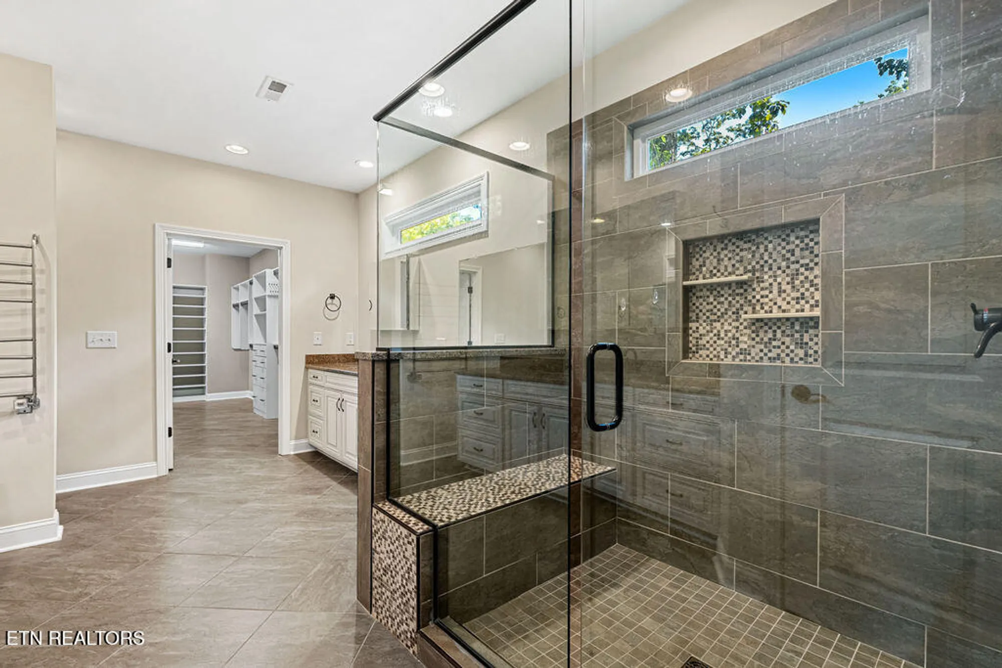 Property Slideshow image 16 of 40 | 111 osage ct, Loudon, TN, 37774