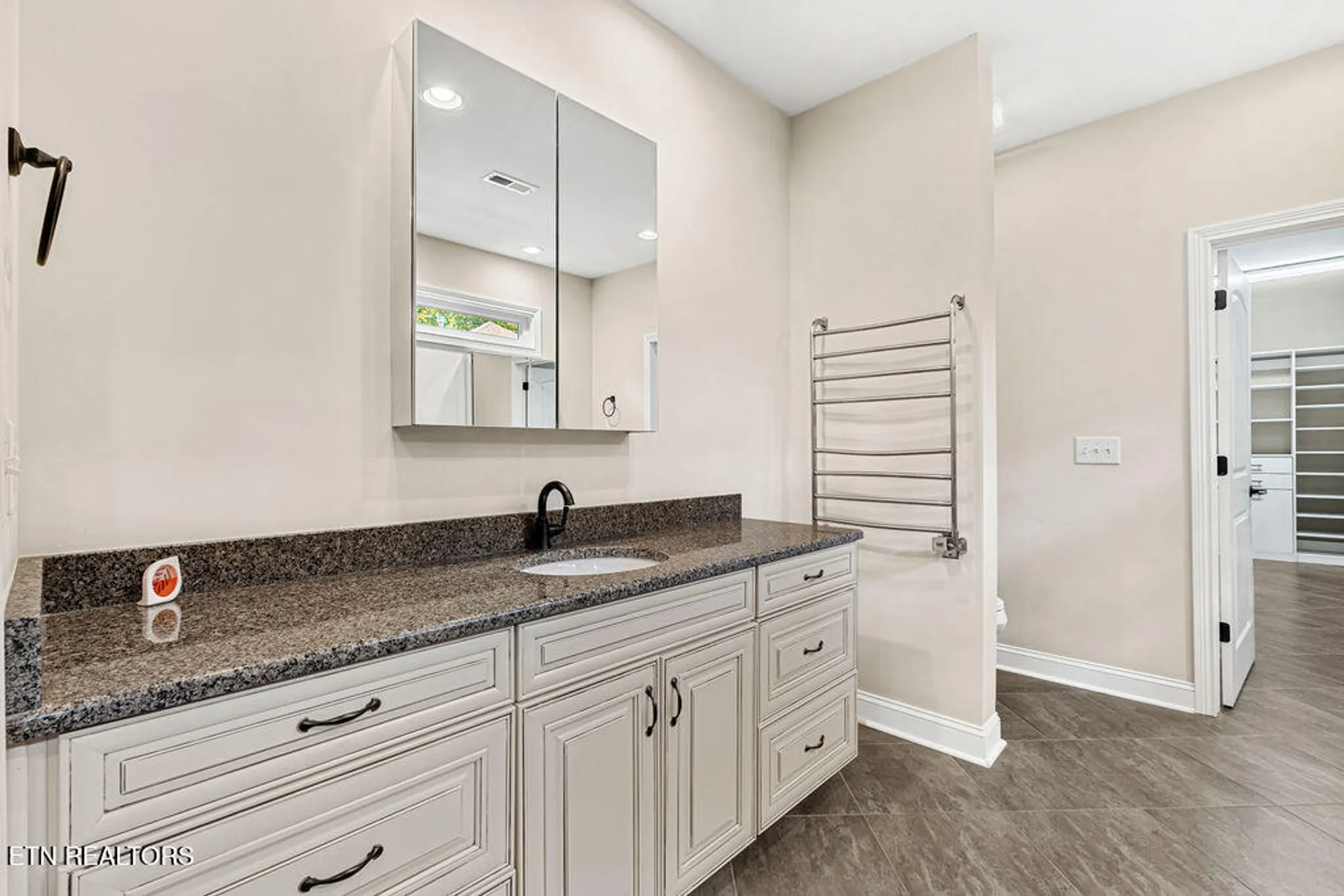 Property Slideshow image 24 of 40 | 111 osage ct, Loudon, TN, 37774