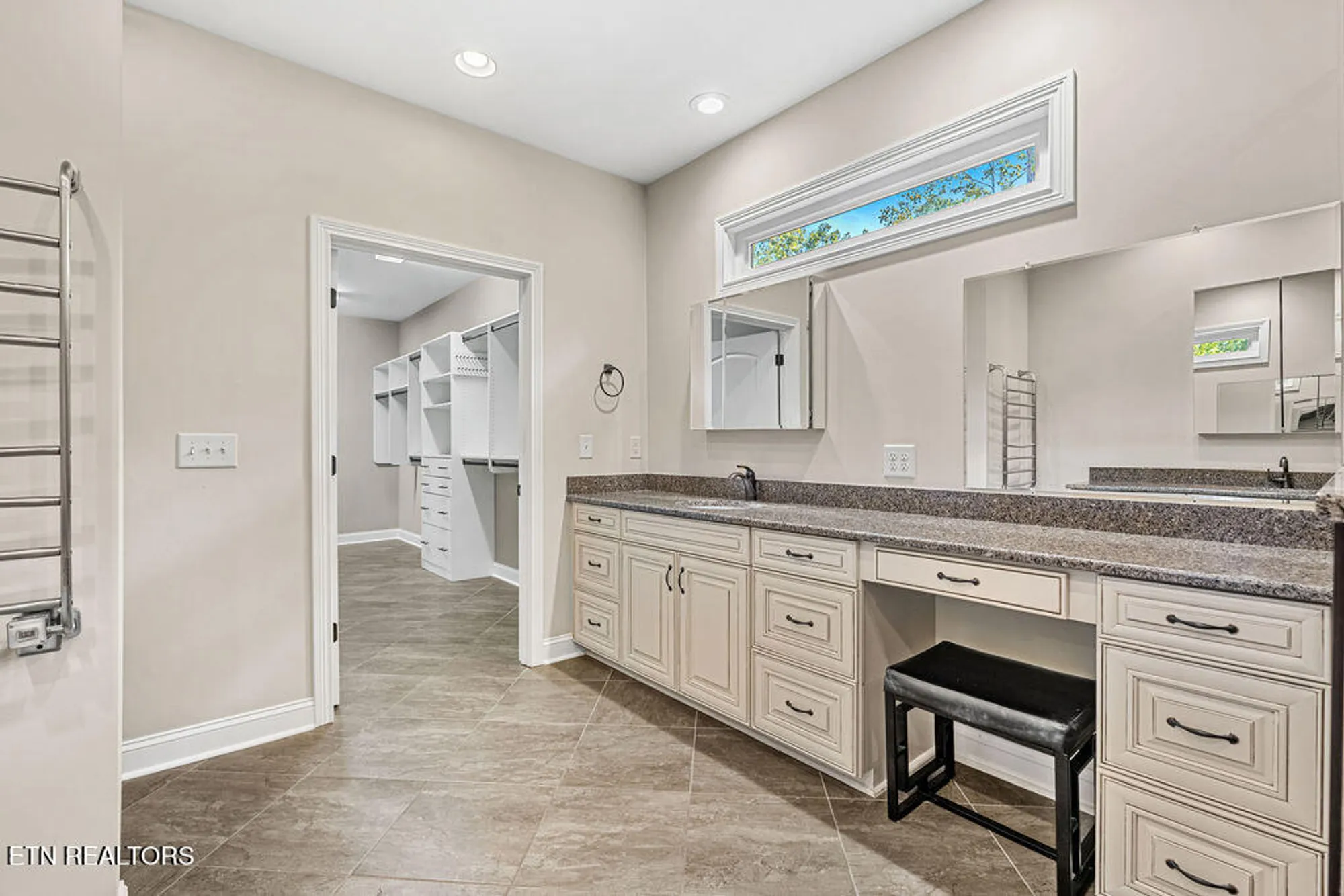 Property Slideshow image 31 of 40 | 111 osage ct, Loudon, TN, 37774