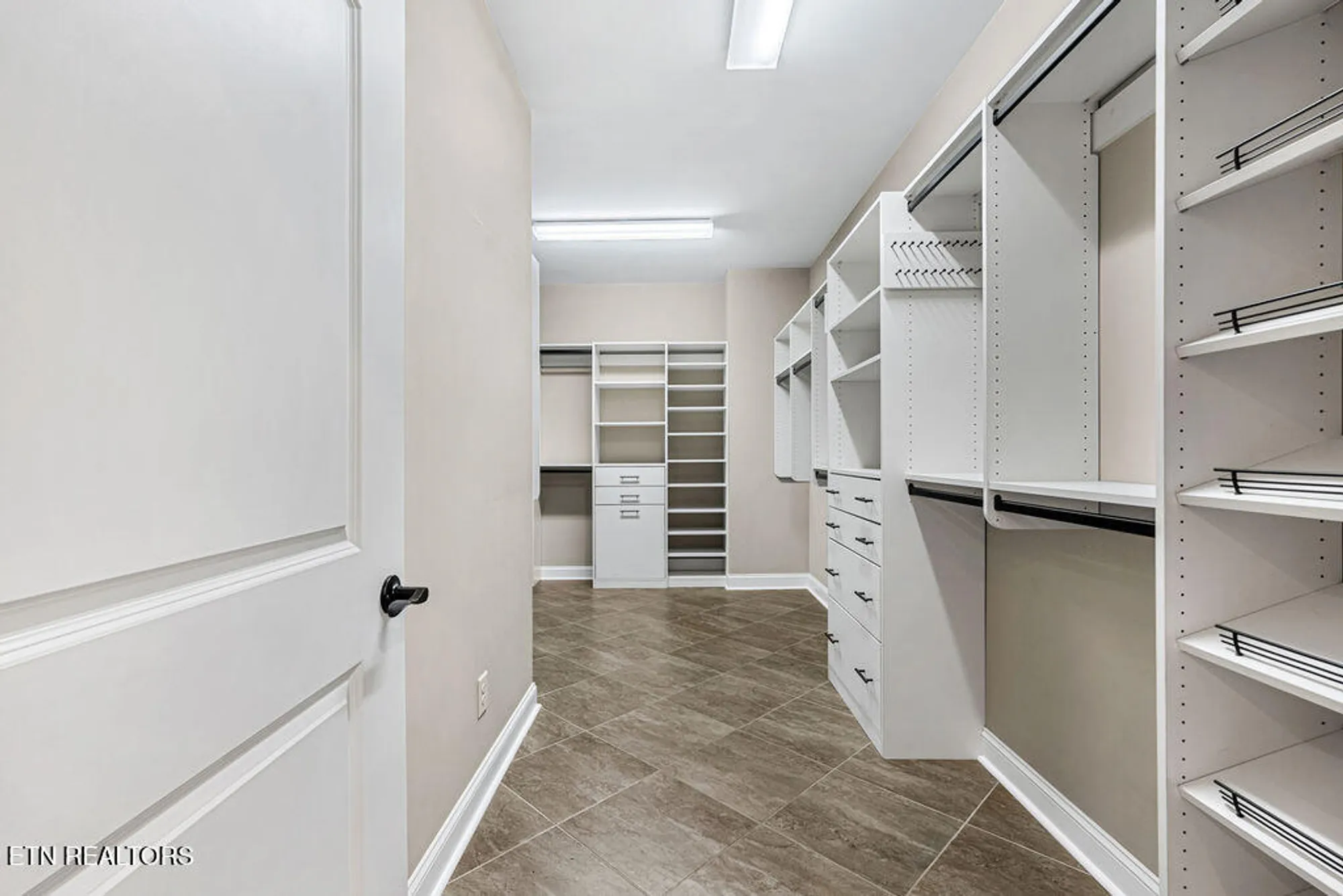 Property Slideshow image 19 of 40 | 111 osage ct, Loudon, TN, 37774