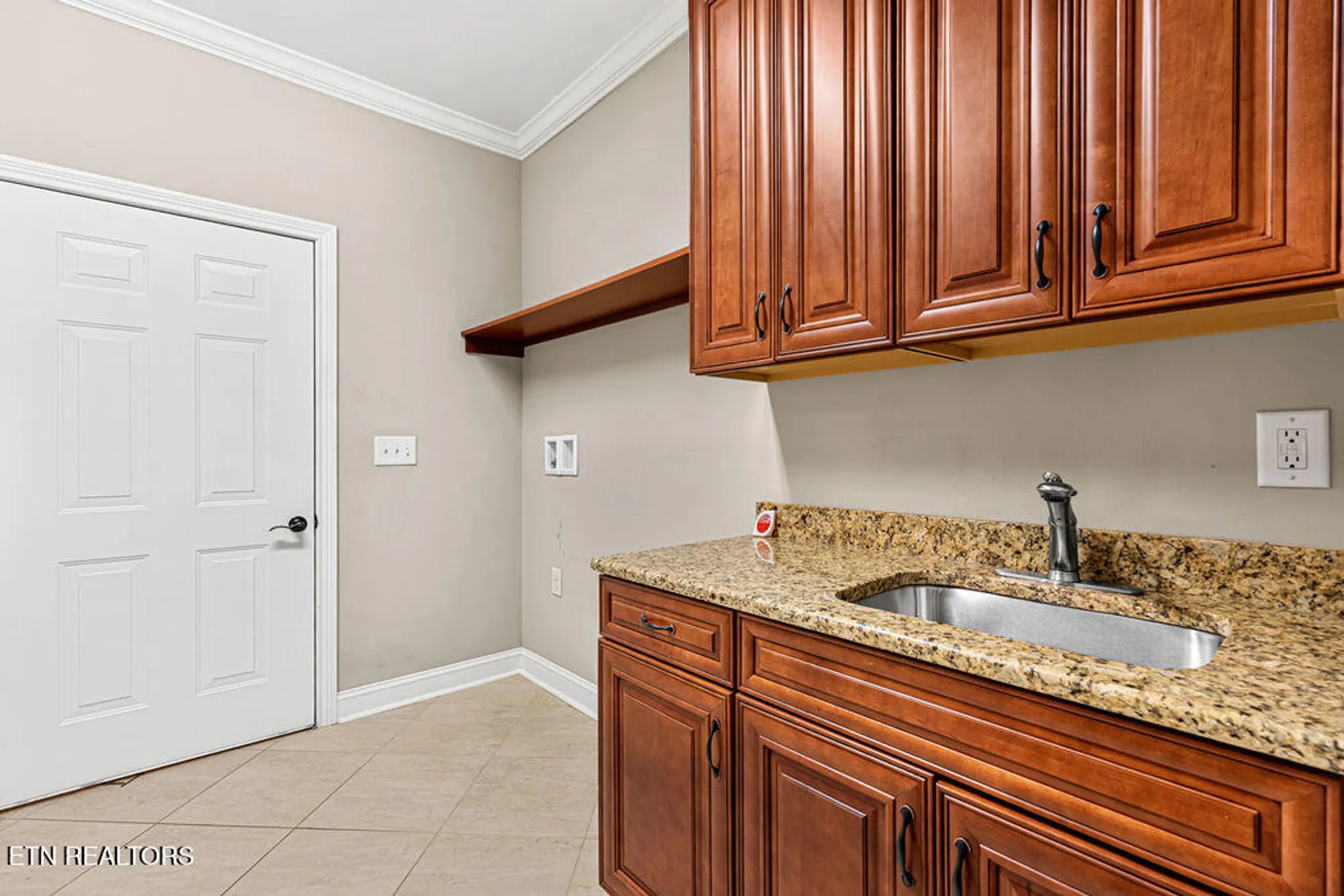 Property Slideshow image 21 of 40 | 111 osage ct, Loudon, TN, 37774
