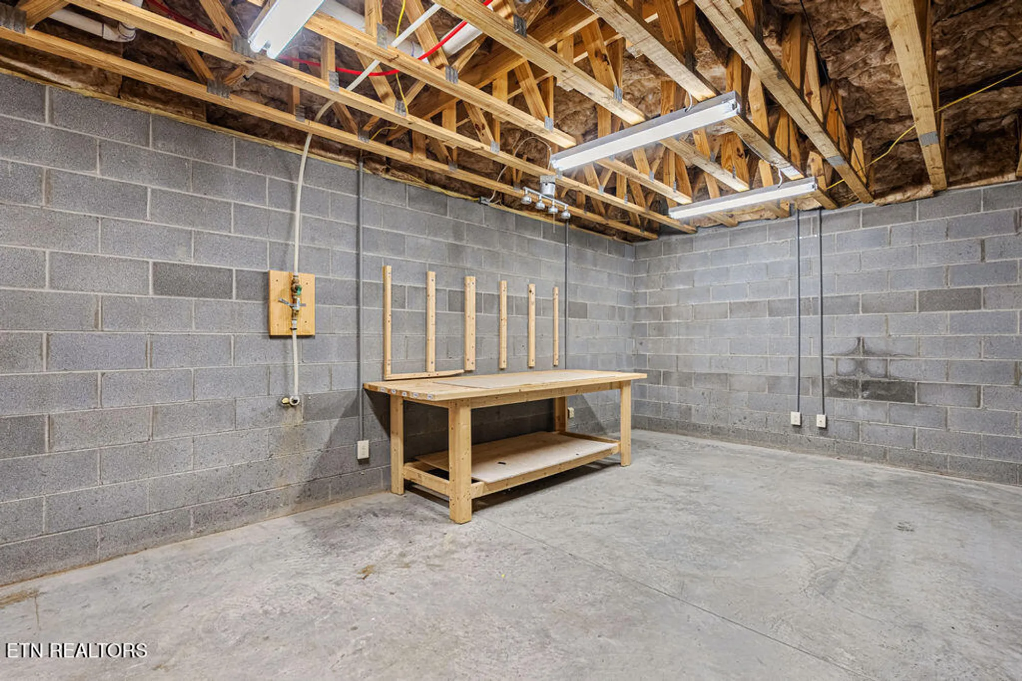 Property Slideshow image 33 of 40 | 111 osage ct, Loudon, TN, 37774