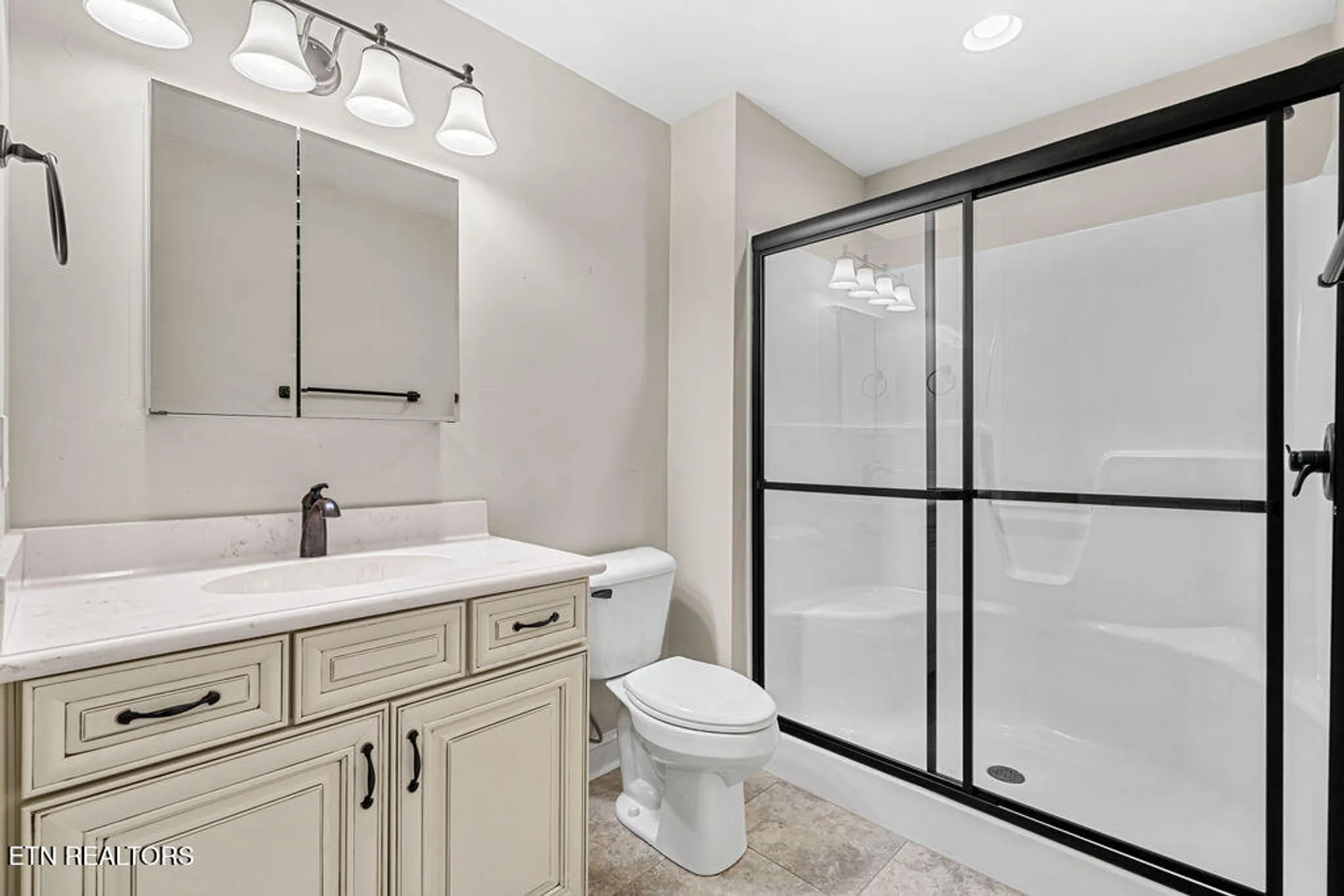 Property Slideshow image 37 of 40 | 111 osage ct, Loudon, TN, 37774