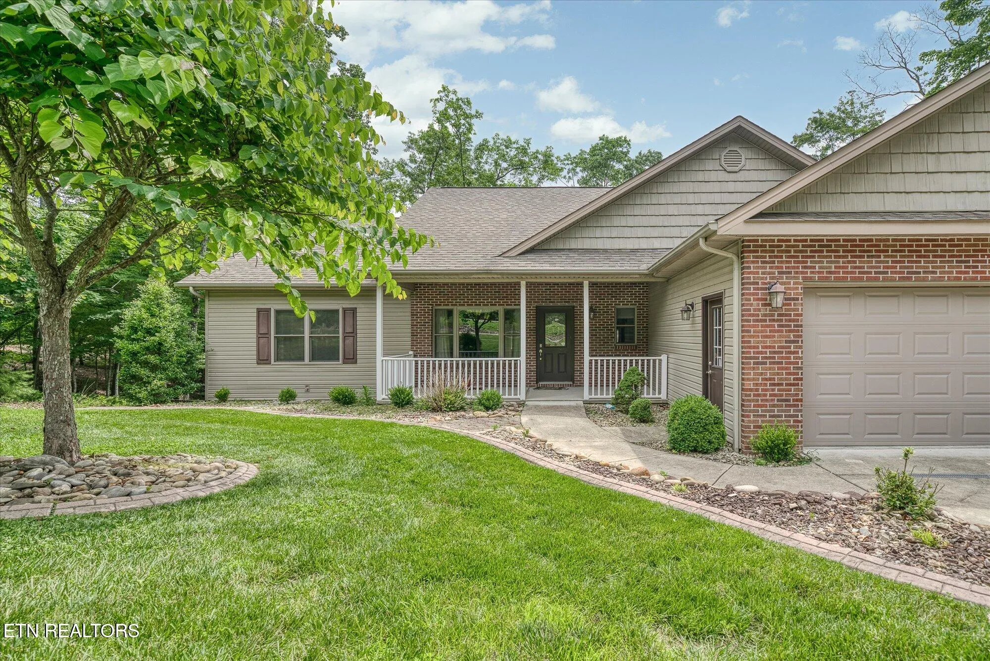 Property Slideshow image 4 of 35 | 15 chatham ct, Crossville, TN, 38558