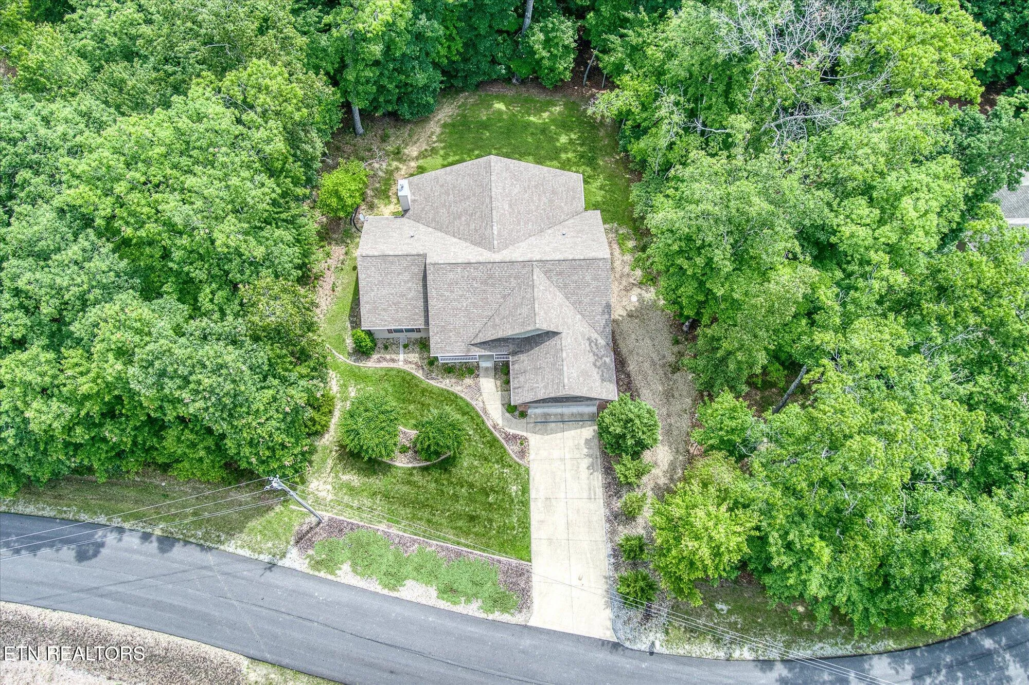 Property Slideshow image 9 of 35 | 15 chatham ct, Crossville, TN, 38558