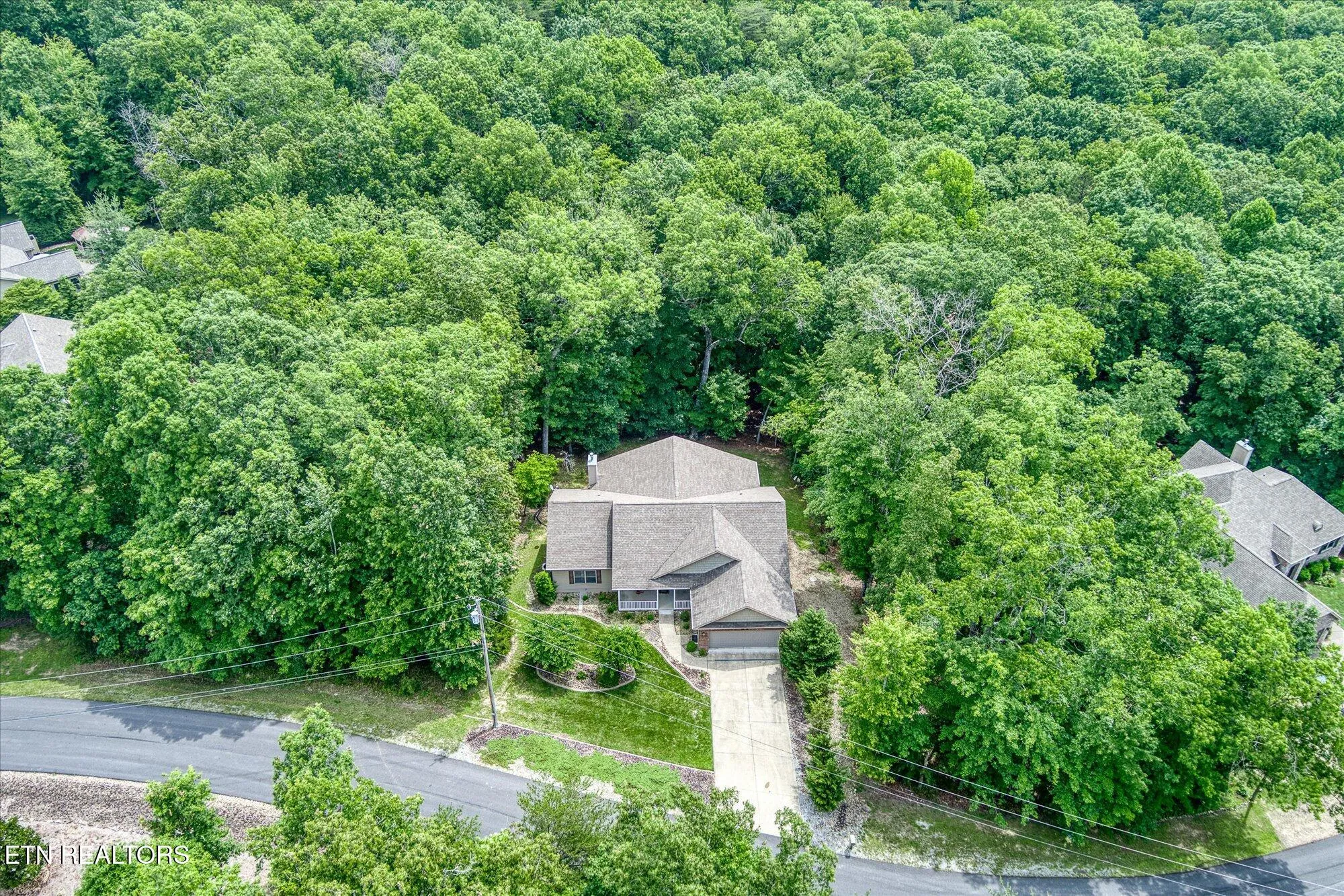 Property Slideshow image 10 of 35 | 15 chatham ct, Crossville, TN, 38558