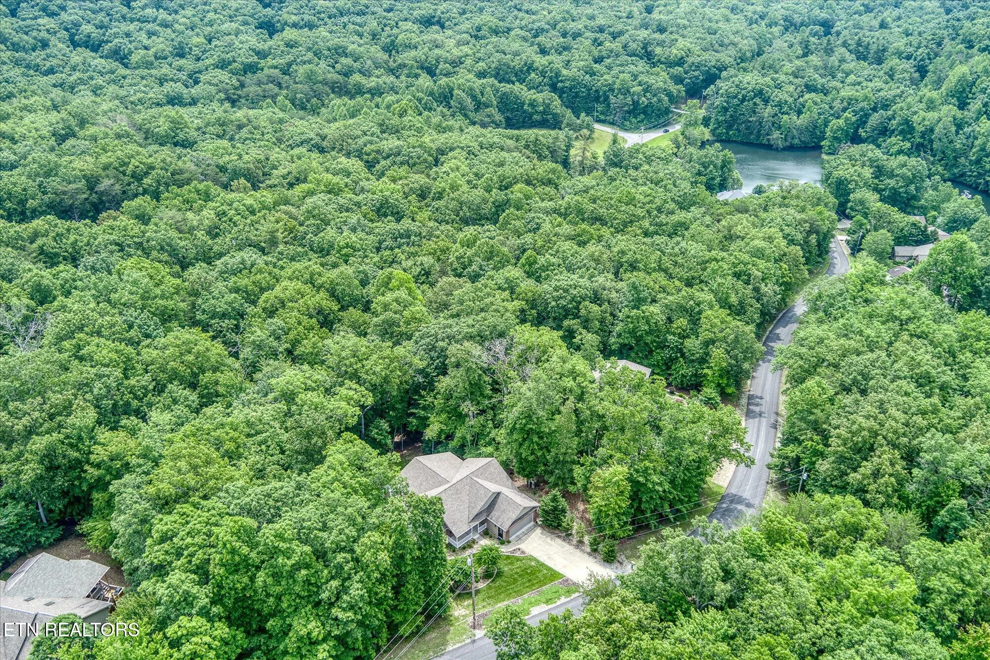 Property Slideshow image 12 of 35 | 15 chatham ct, Crossville, TN, 38558