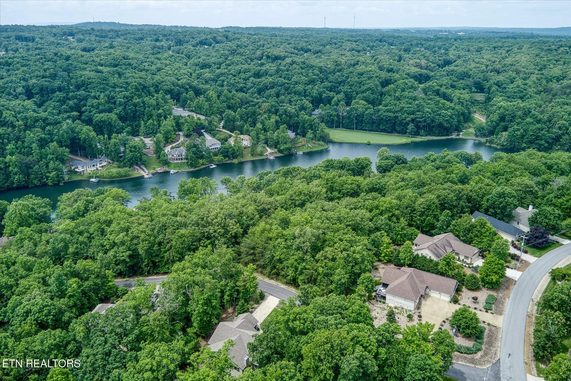 Property Slideshow image 16 of 35 | 15 chatham ct, Crossville, TN, 38558