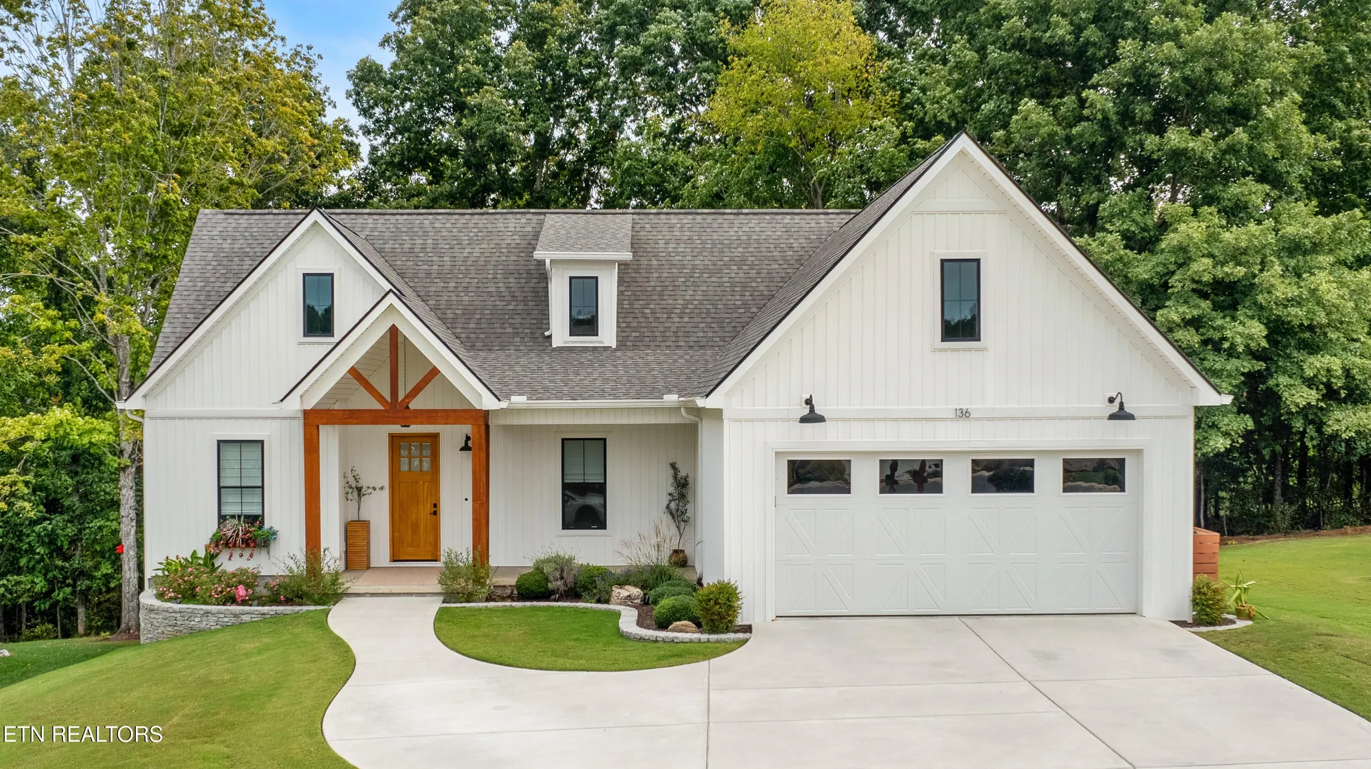 Property Slideshow image 2 of 47 | 136 pocola way, Loudon, TN, 37774