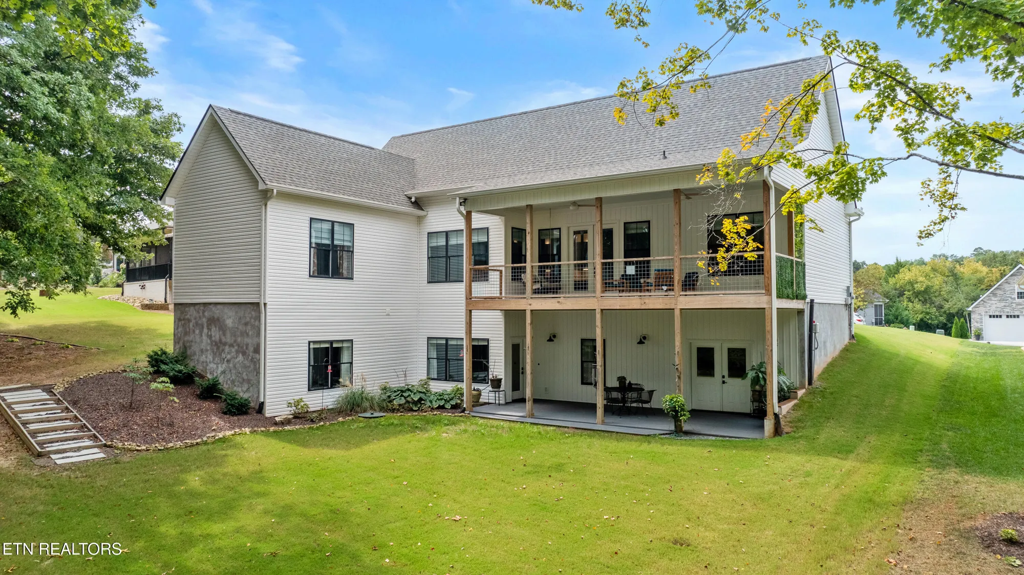 Property Slideshow image 38 of 47 | 136 pocola way, Loudon, TN, 37774