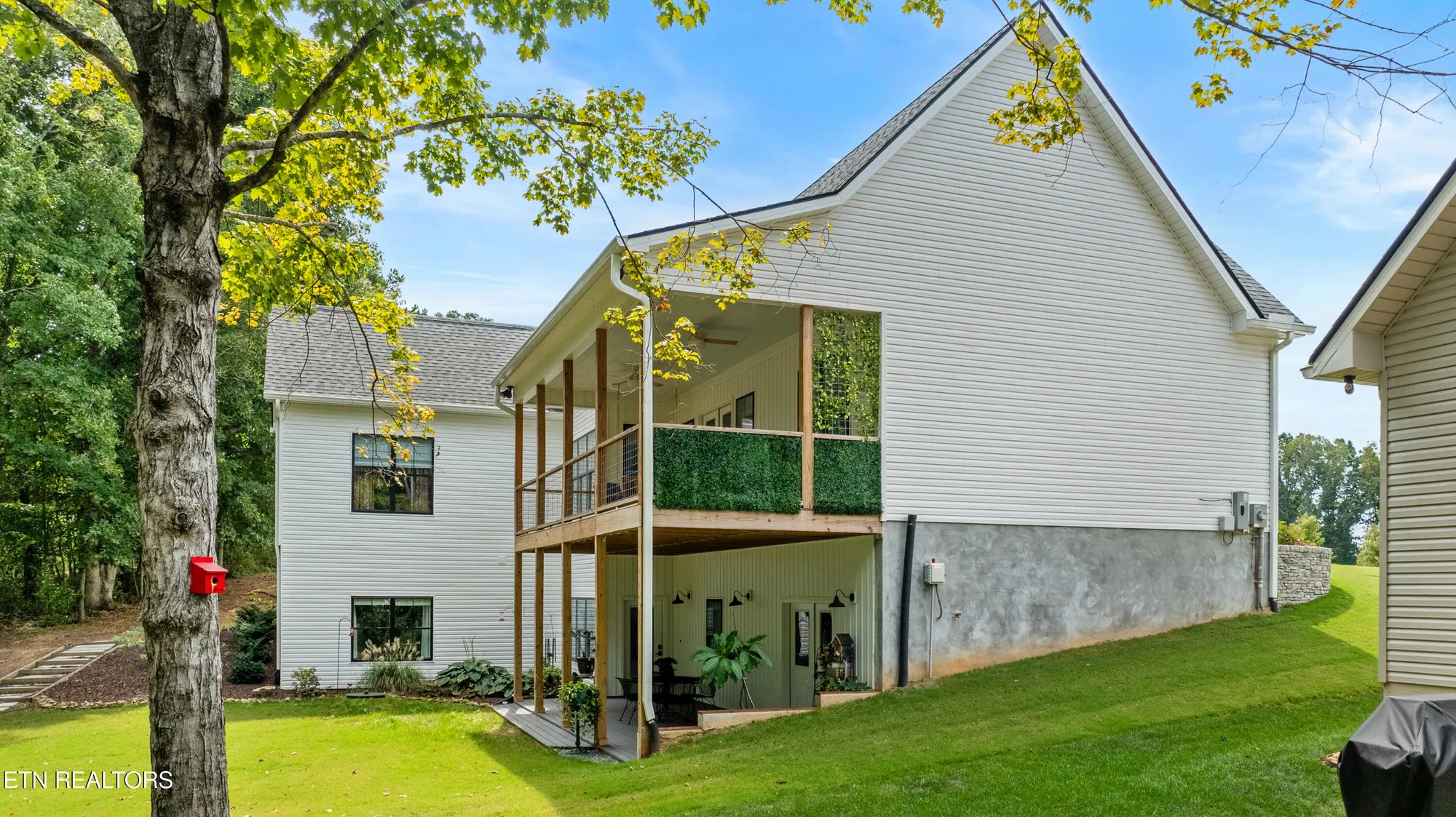 Property Slideshow image 39 of 47 | 136 pocola way, Loudon, TN, 37774