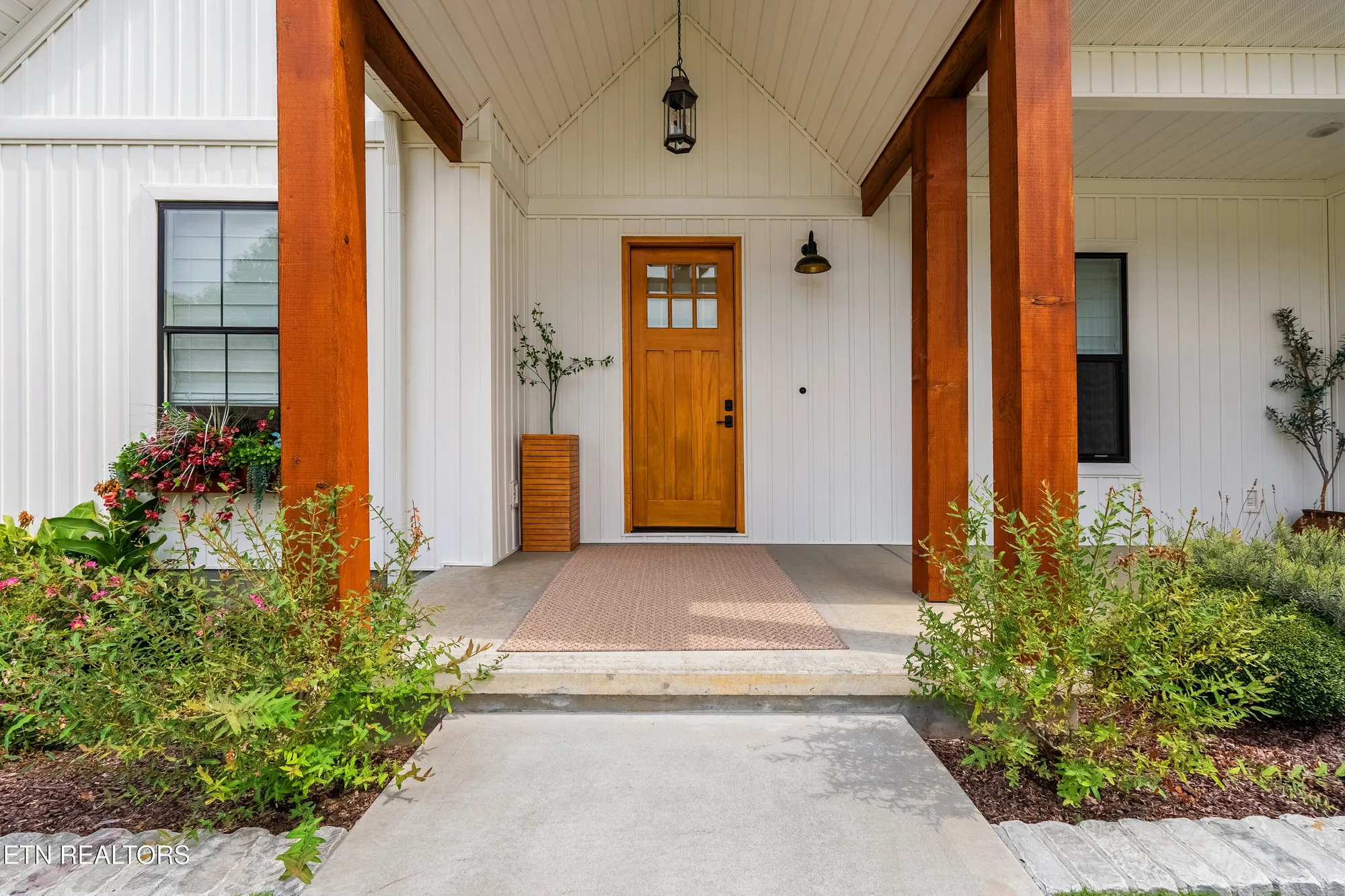 Property Slideshow image 3 of 47 | 136 pocola way, Loudon, TN, 37774