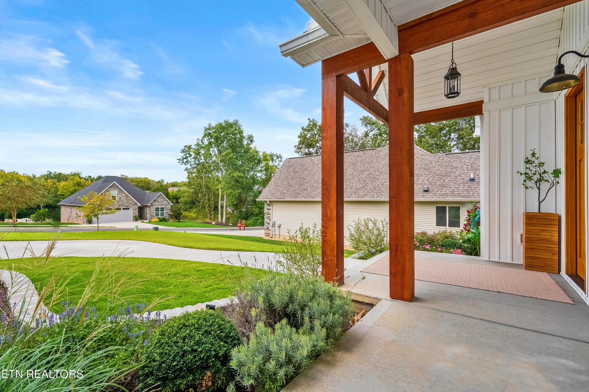 Property Slideshow image 4 of 47 | 136 pocola way, Loudon, TN, 37774