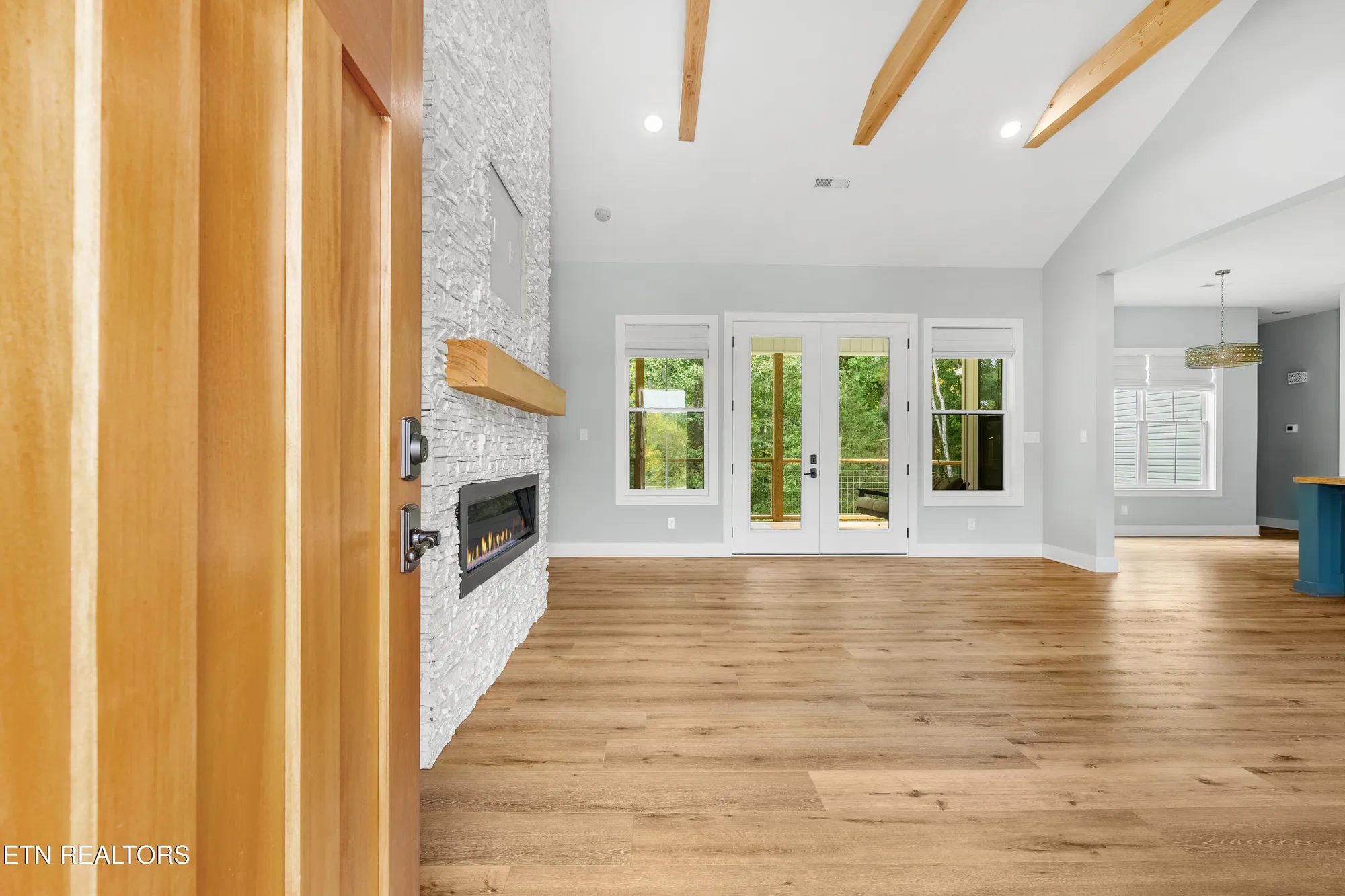 Property Slideshow image 5 of 47 | 136 pocola way, Loudon, TN, 37774