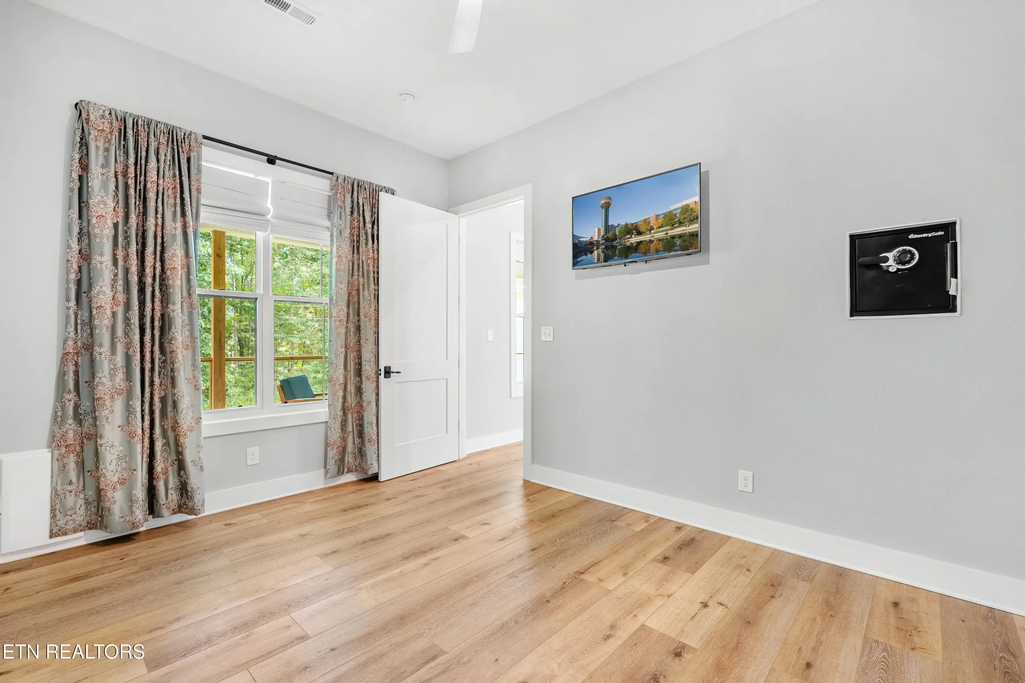 Property Slideshow image 23 of 47 | 136 pocola way, Loudon, TN, 37774