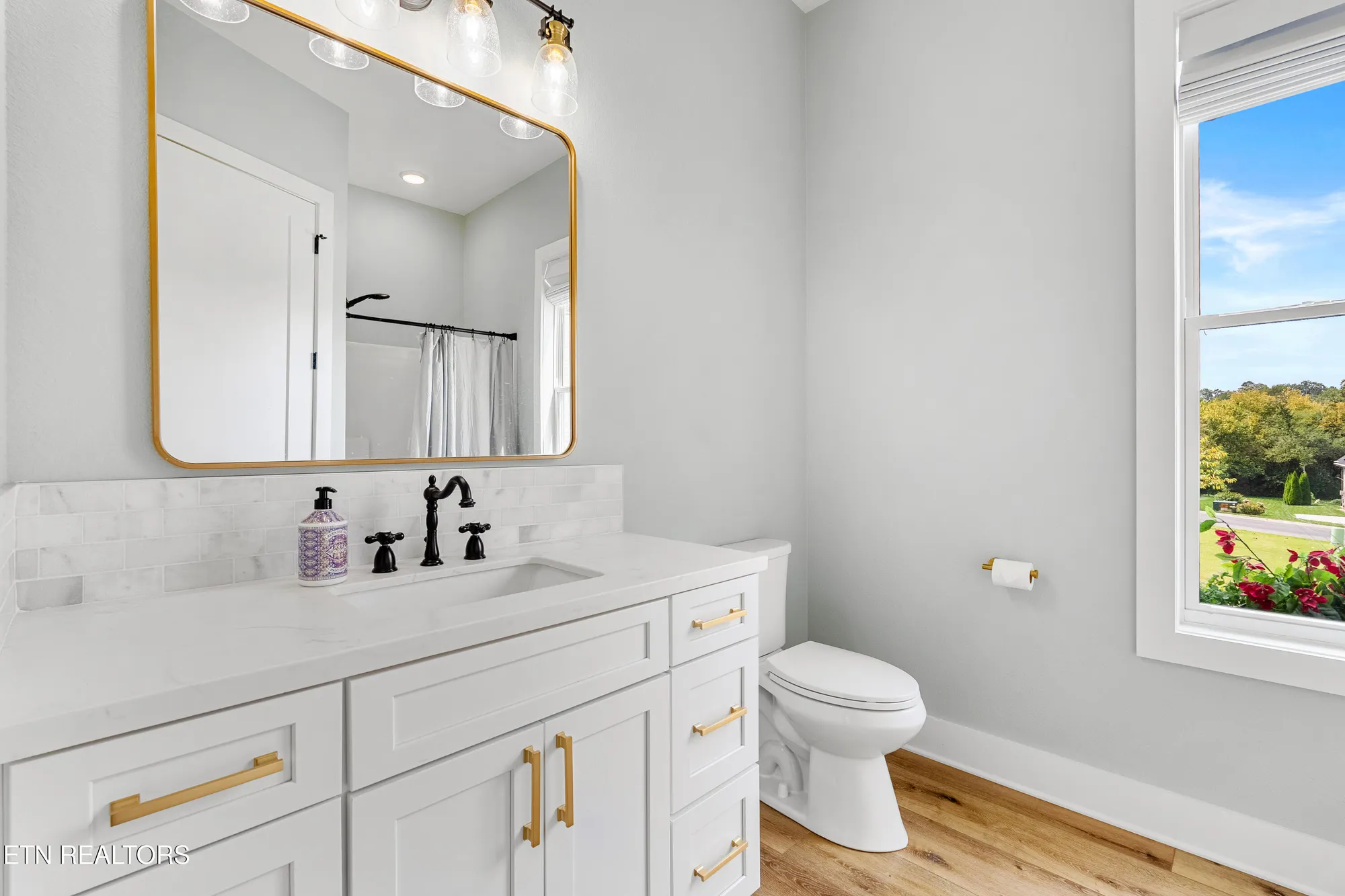 Property Slideshow image 25 of 47 | 136 pocola way, Loudon, TN, 37774