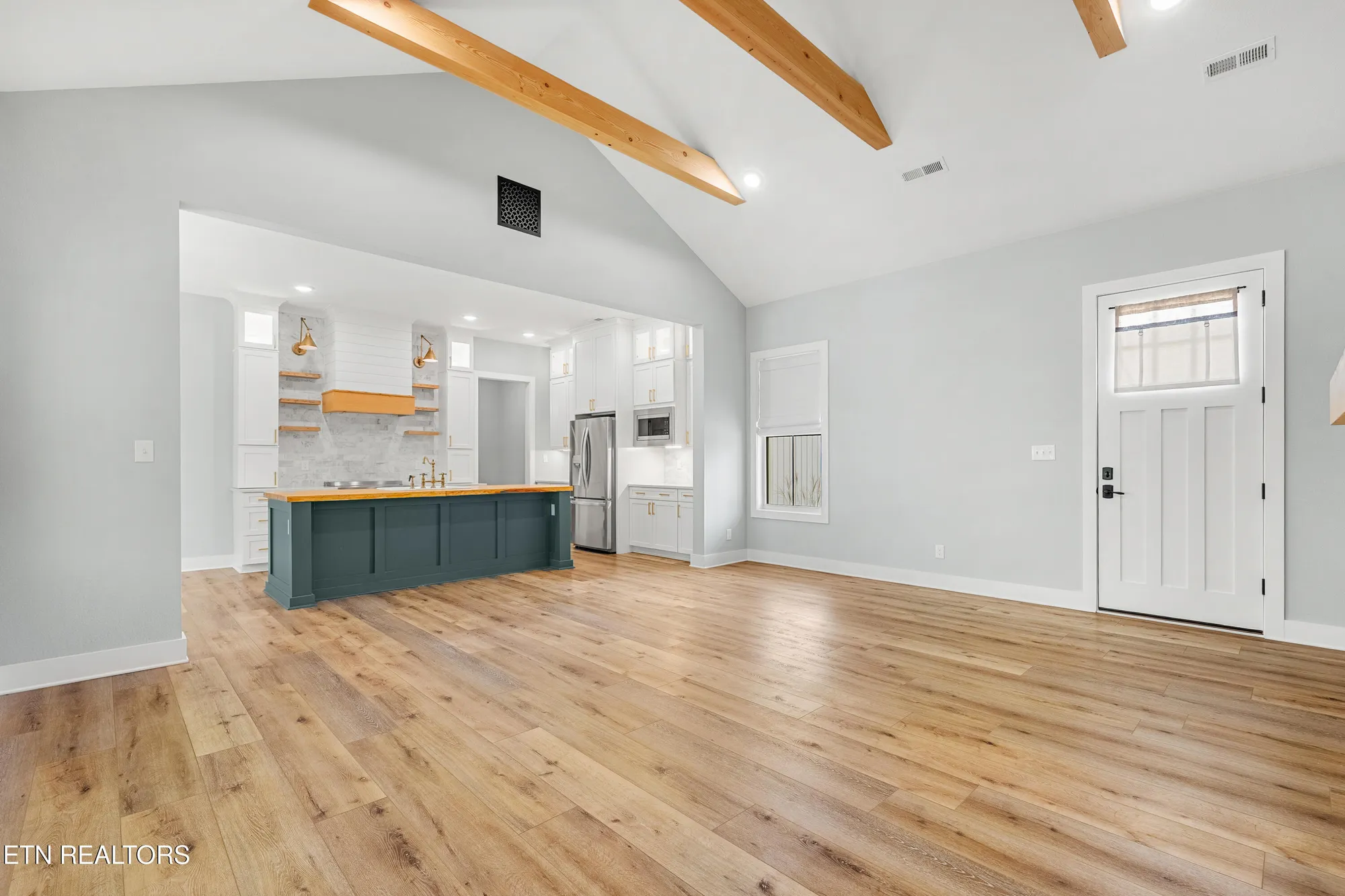 Property Slideshow image 9 of 47 | 136 pocola way, Loudon, TN, 37774