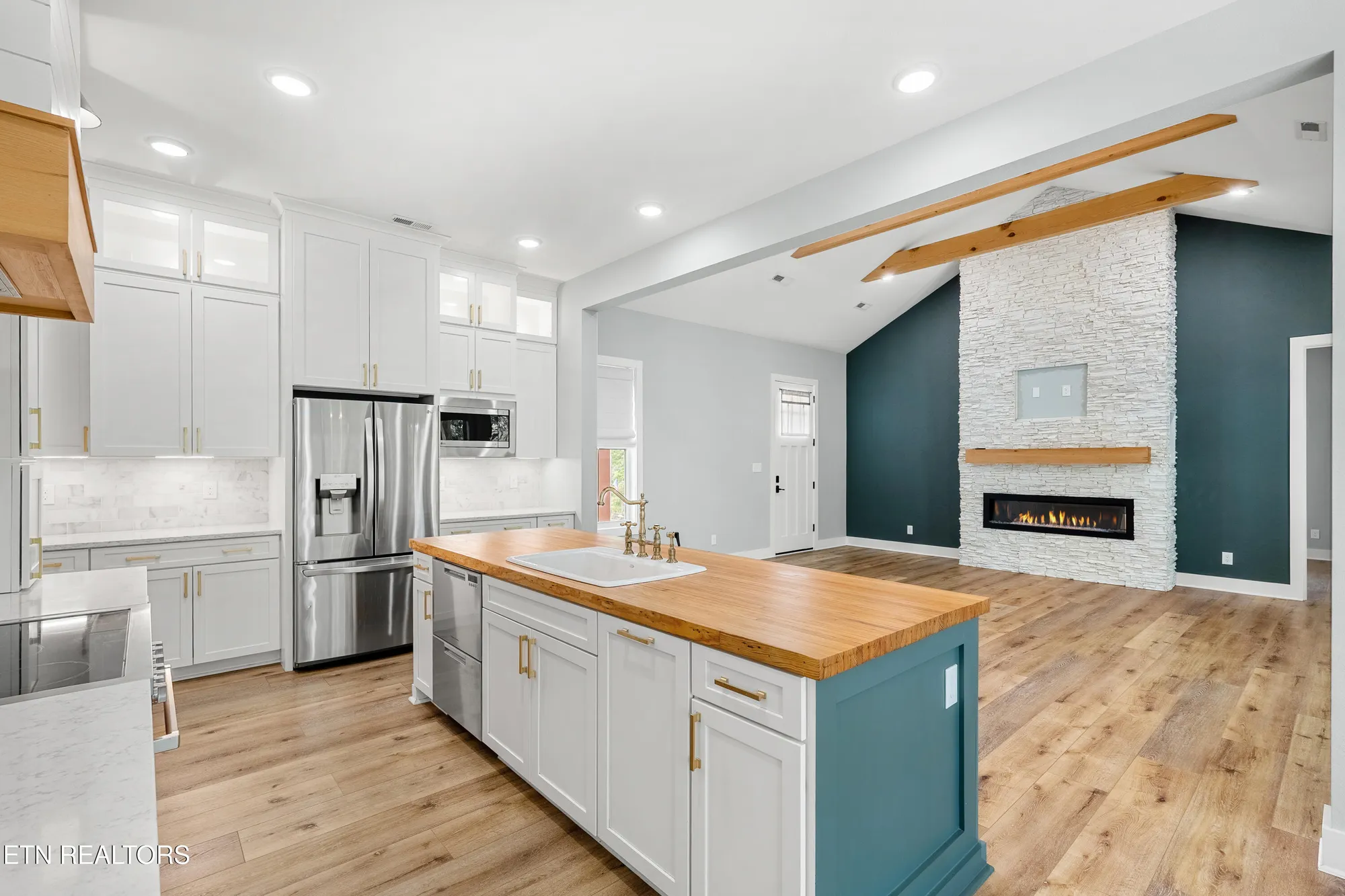 Property Slideshow image 11 of 47 | 136 pocola way, Loudon, TN, 37774