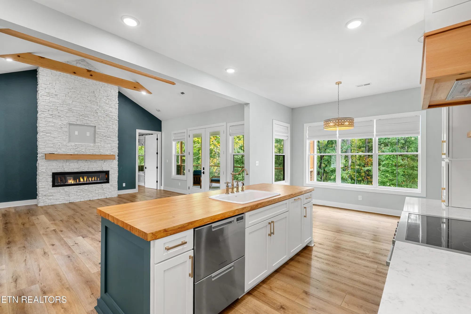 Property Slideshow image 12 of 47 | 136 pocola way, Loudon, TN, 37774