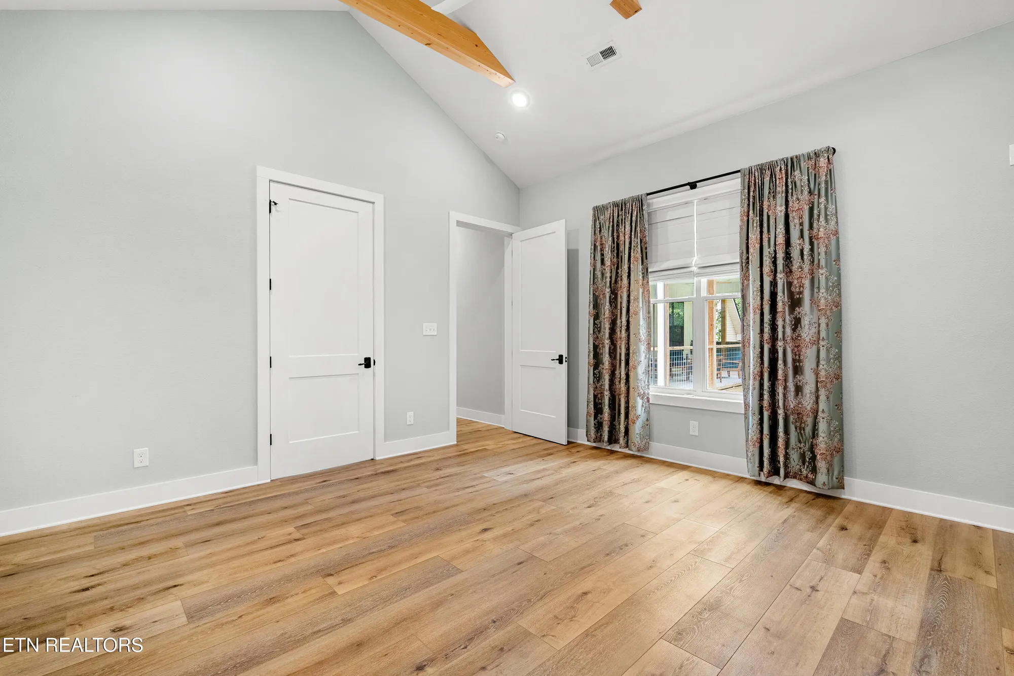 Property Slideshow image 15 of 47 | 136 pocola way, Loudon, TN, 37774