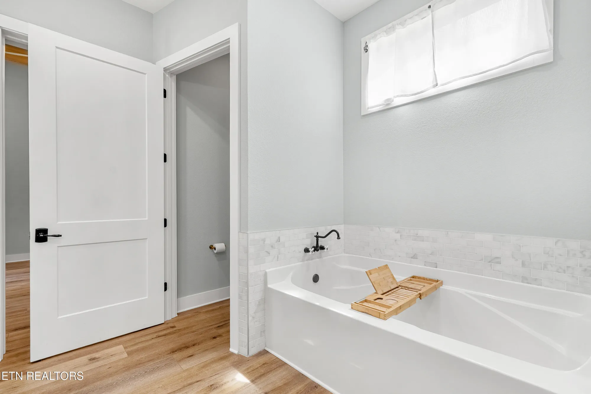 Property Slideshow image 18 of 47 | 136 pocola way, Loudon, TN, 37774