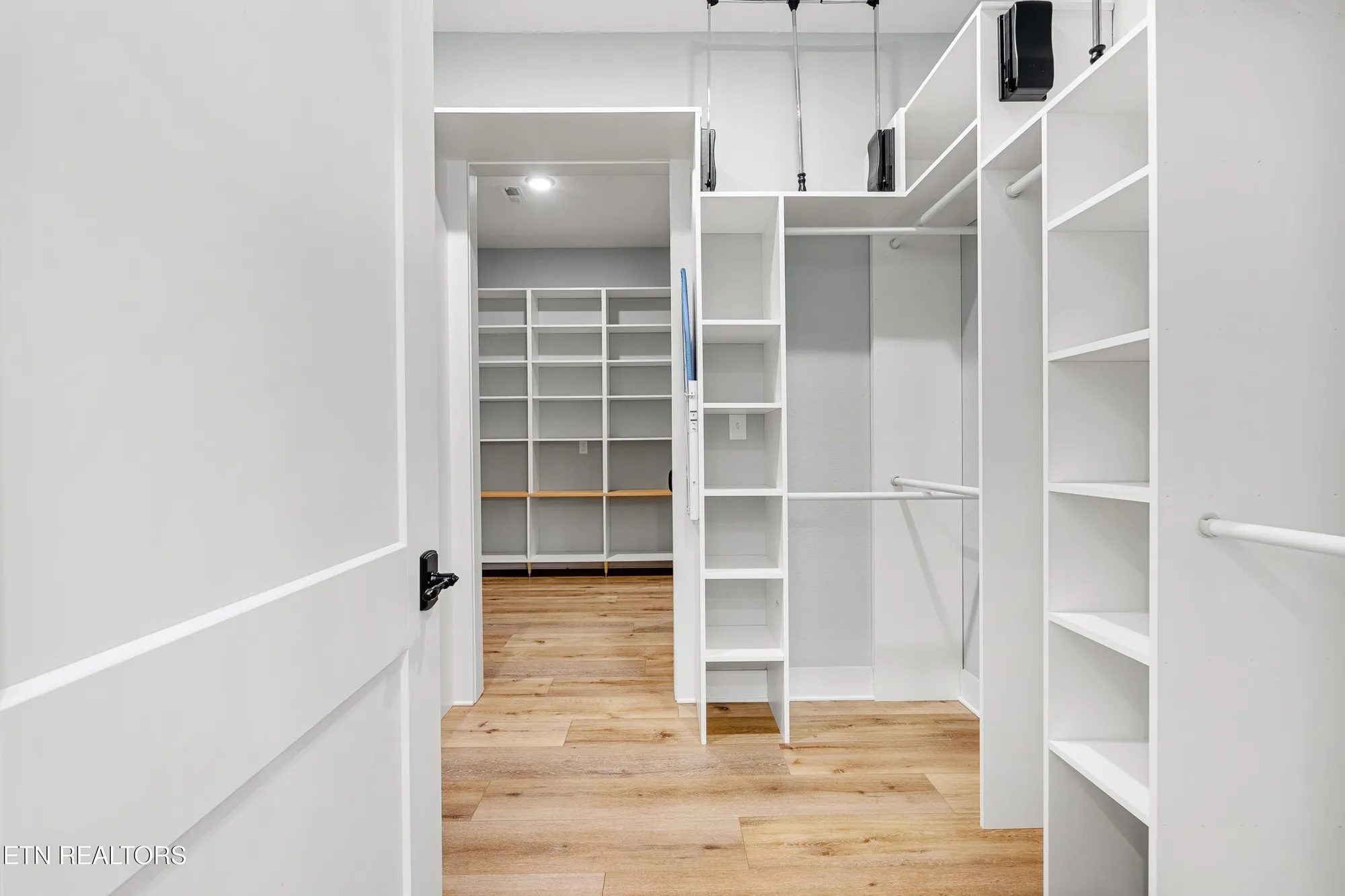 Property Slideshow image 20 of 47 | 136 pocola way, Loudon, TN, 37774