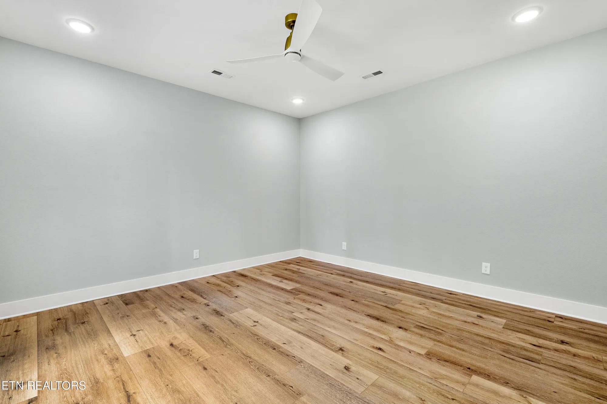 Property Slideshow image 34 of 47 | 136 pocola way, Loudon, TN, 37774