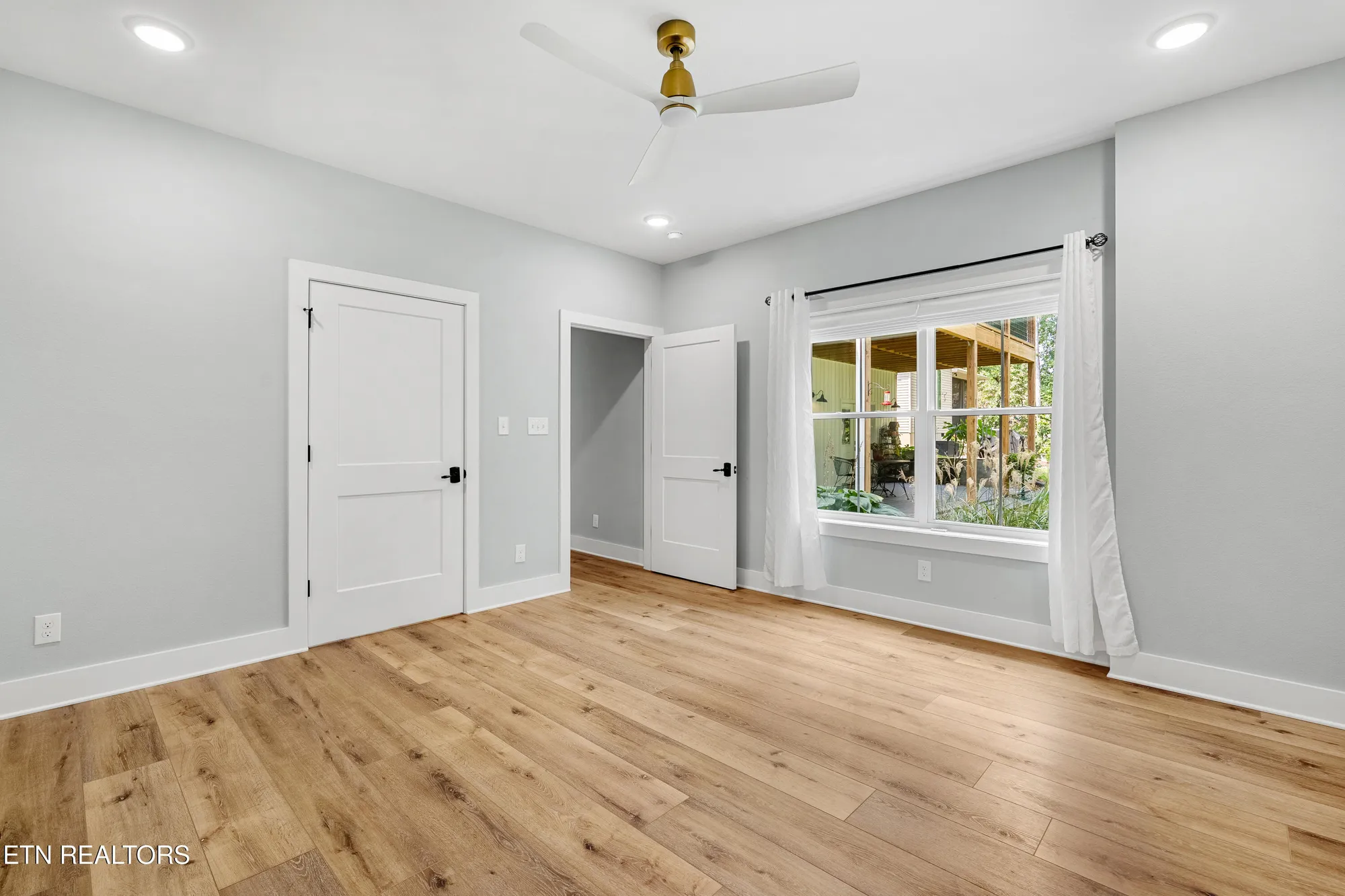 Property Slideshow image 33 of 47 | 136 pocola way, Loudon, TN, 37774