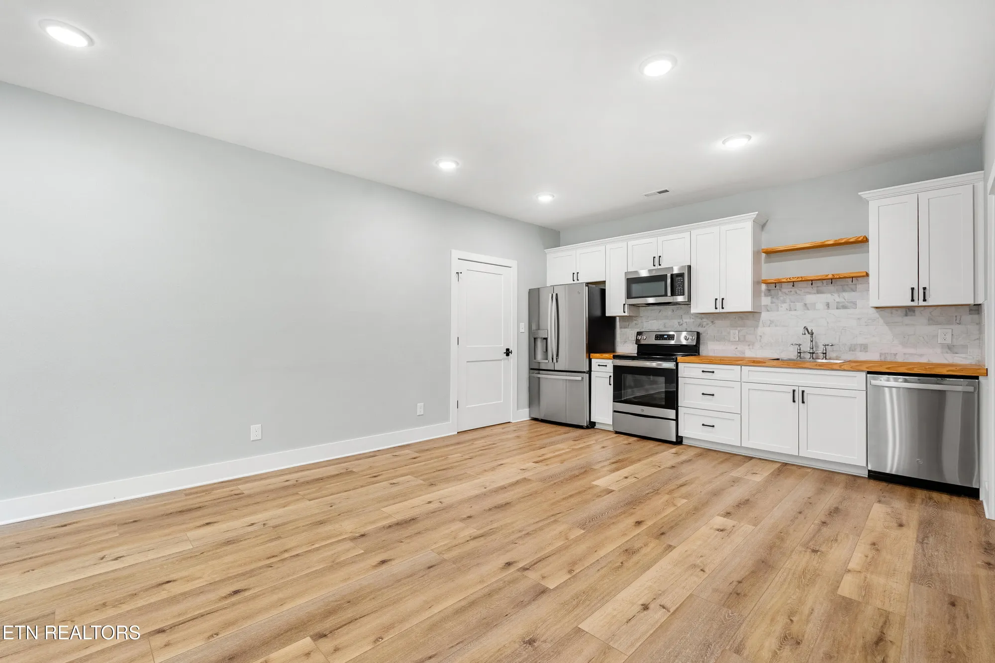 Property Slideshow image 30 of 47 | 136 pocola way, Loudon, TN, 37774