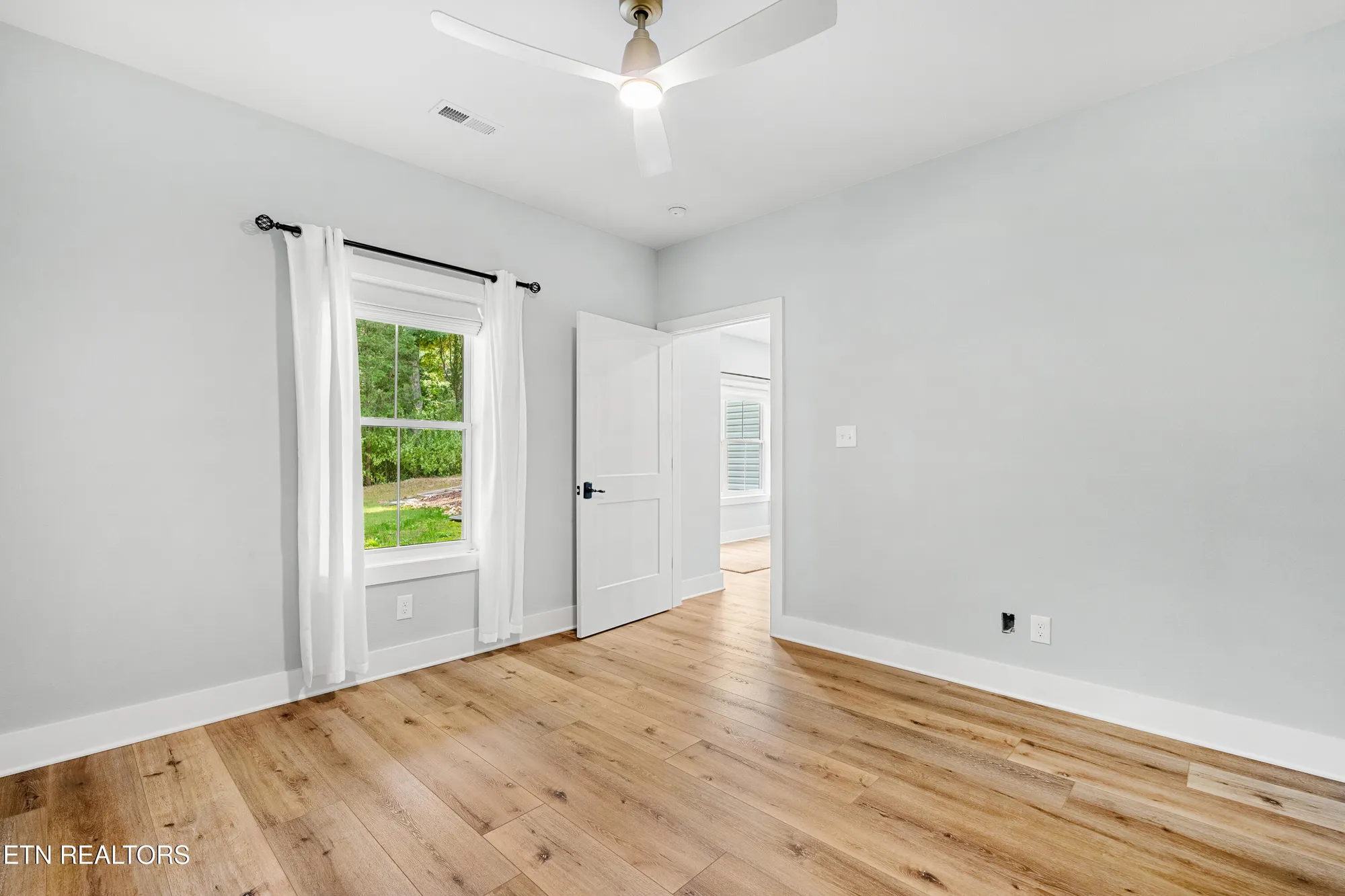 Property Slideshow image 31 of 47 | 136 pocola way, Loudon, TN, 37774