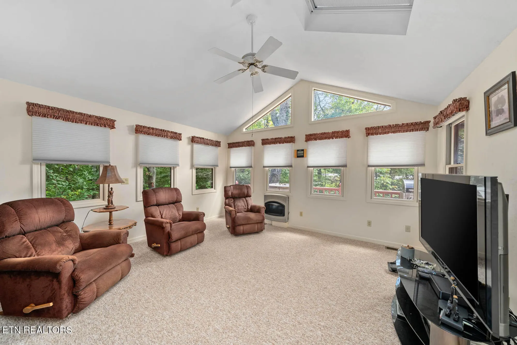 Property Slideshow image 23 of 43 | 191 snead dr, Crossville, TN, 38558