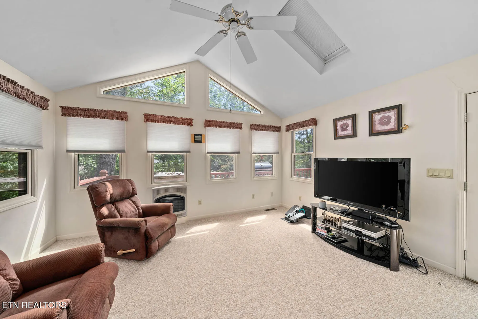 Property Slideshow image 24 of 43 | 191 snead dr, Crossville, TN, 38558