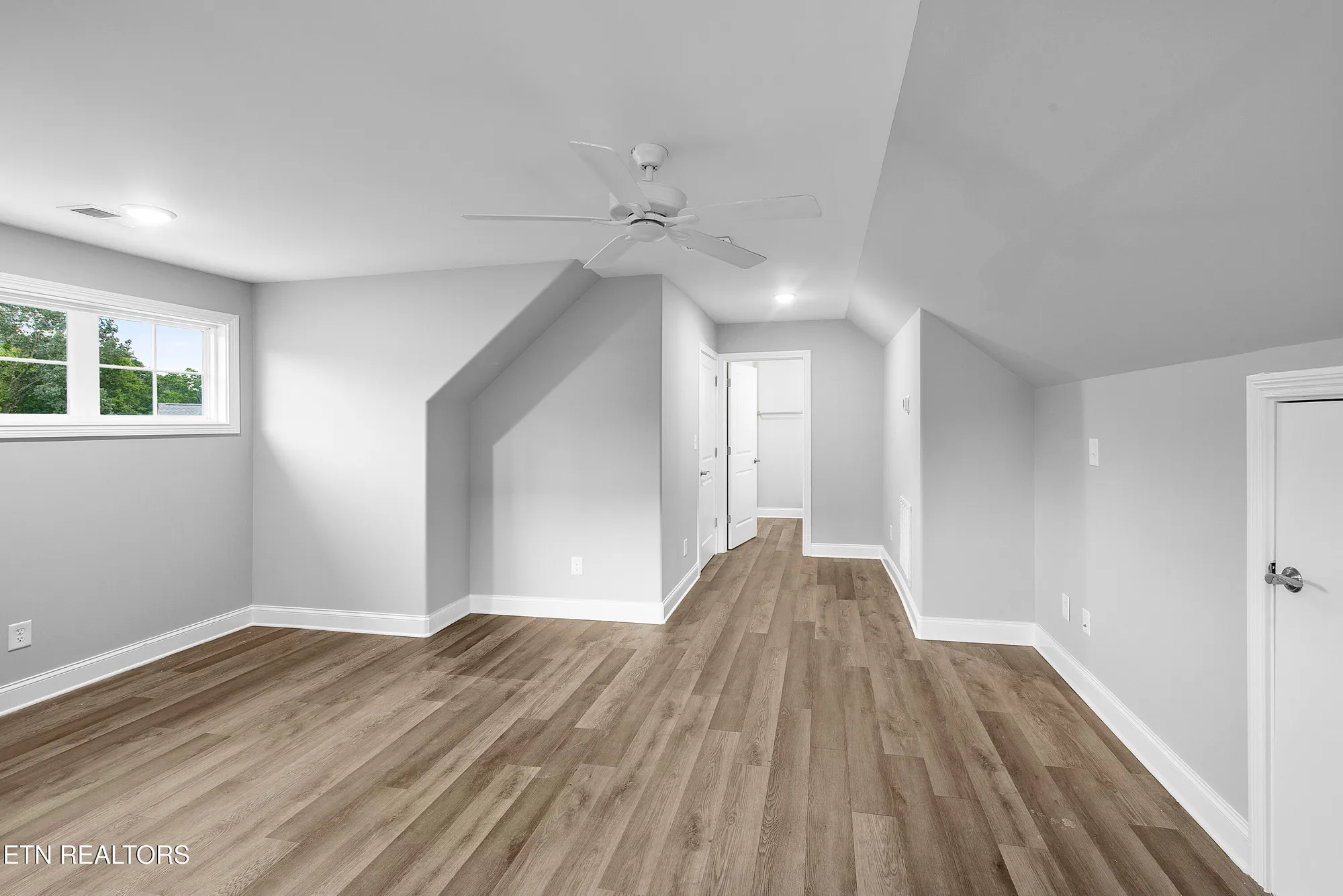 Property Slideshow image 32 of 43 | 328 cedar branch trl, Lenoir City, TN, 37772