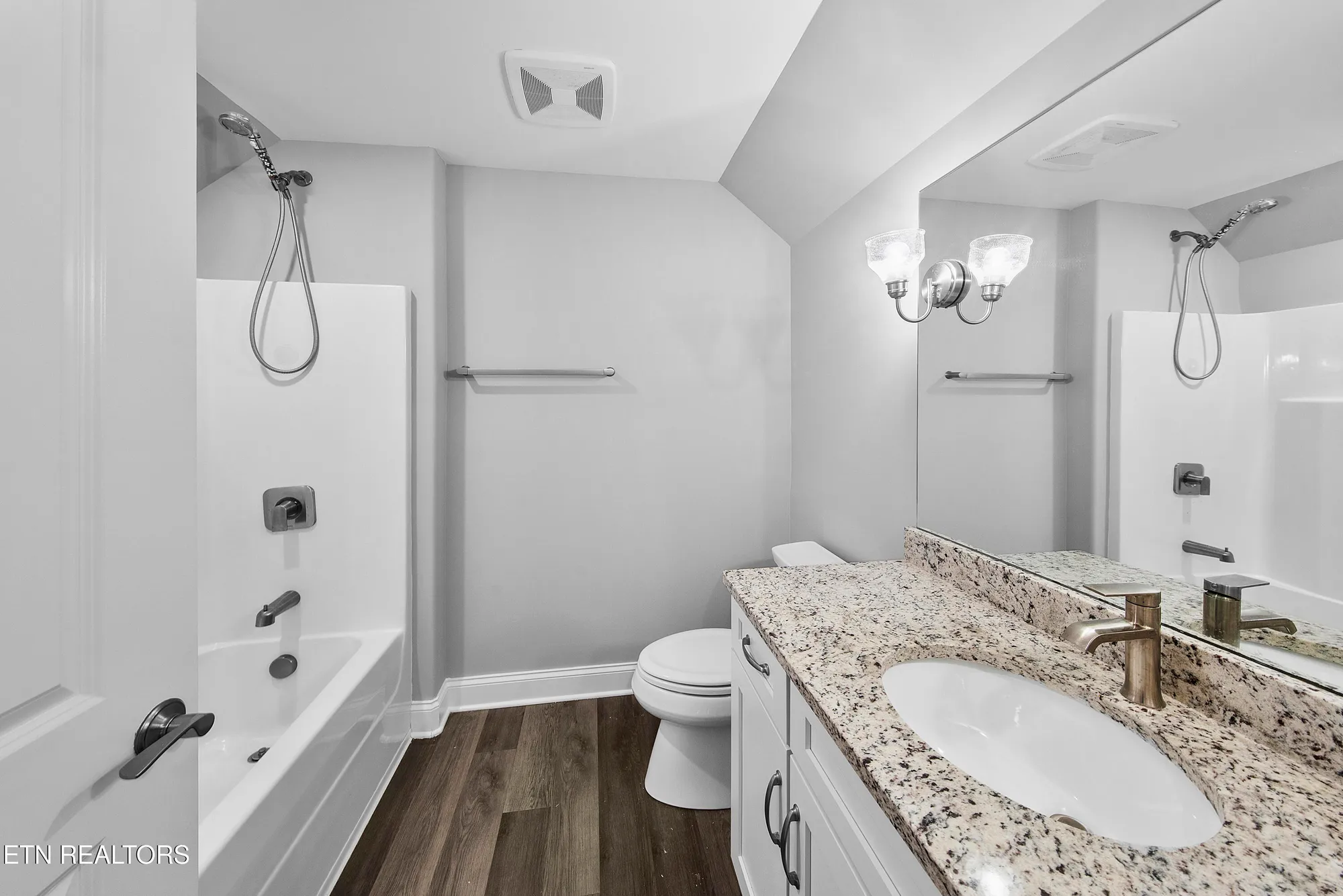 Property Slideshow image 33 of 43 | 328 cedar branch trl, Lenoir City, TN, 37772