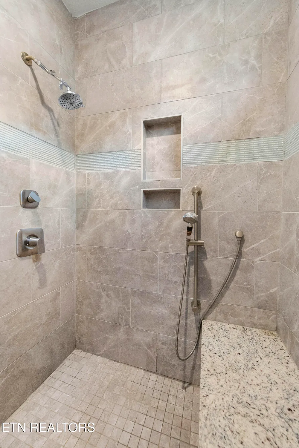 Property Slideshow image 25 of 43 | 328 cedar branch trl, Lenoir City, TN, 37772