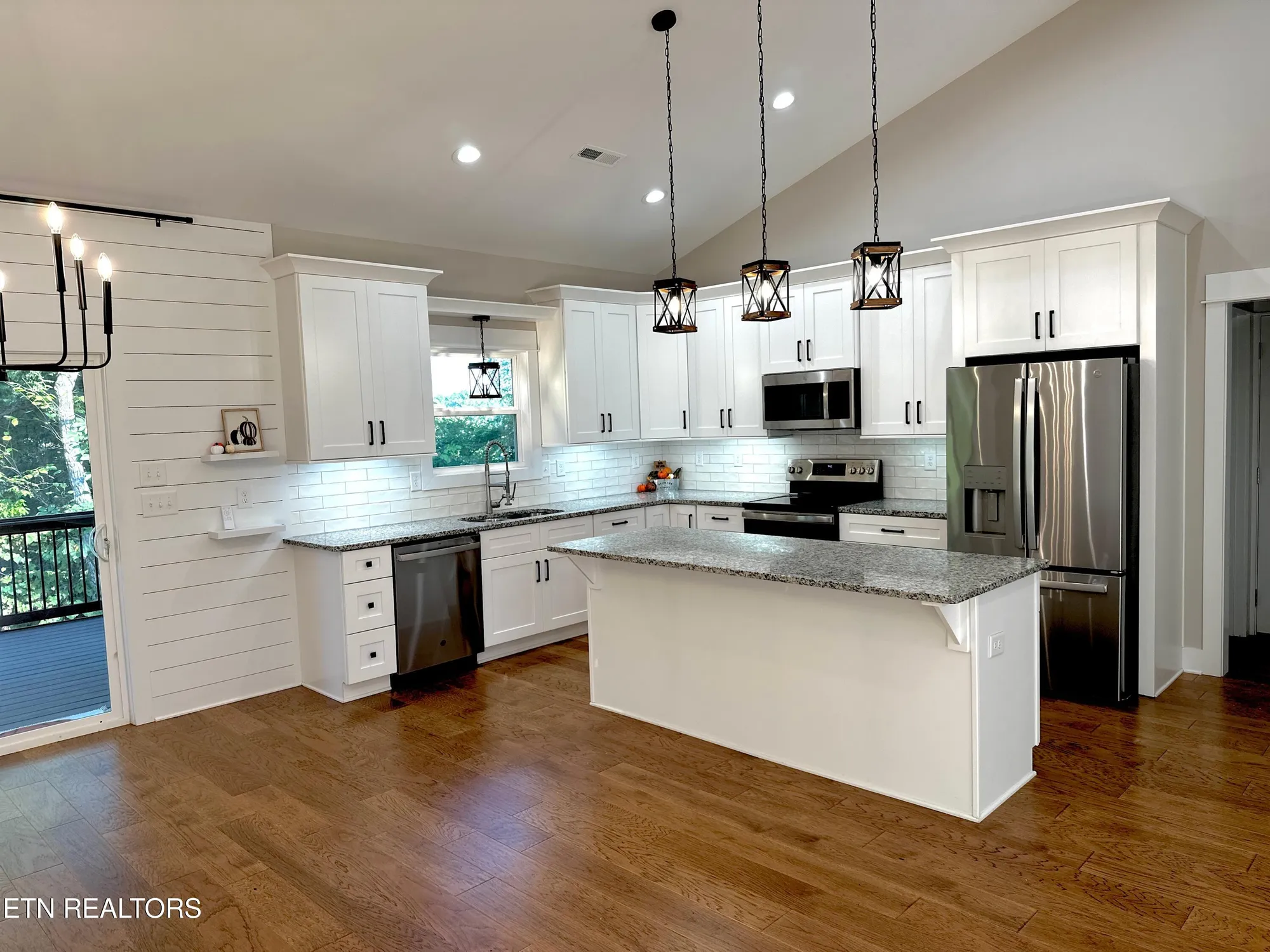 Property Slideshow image 4 of 17 | 218 mialaquo rd, Loudon, TN, 37774