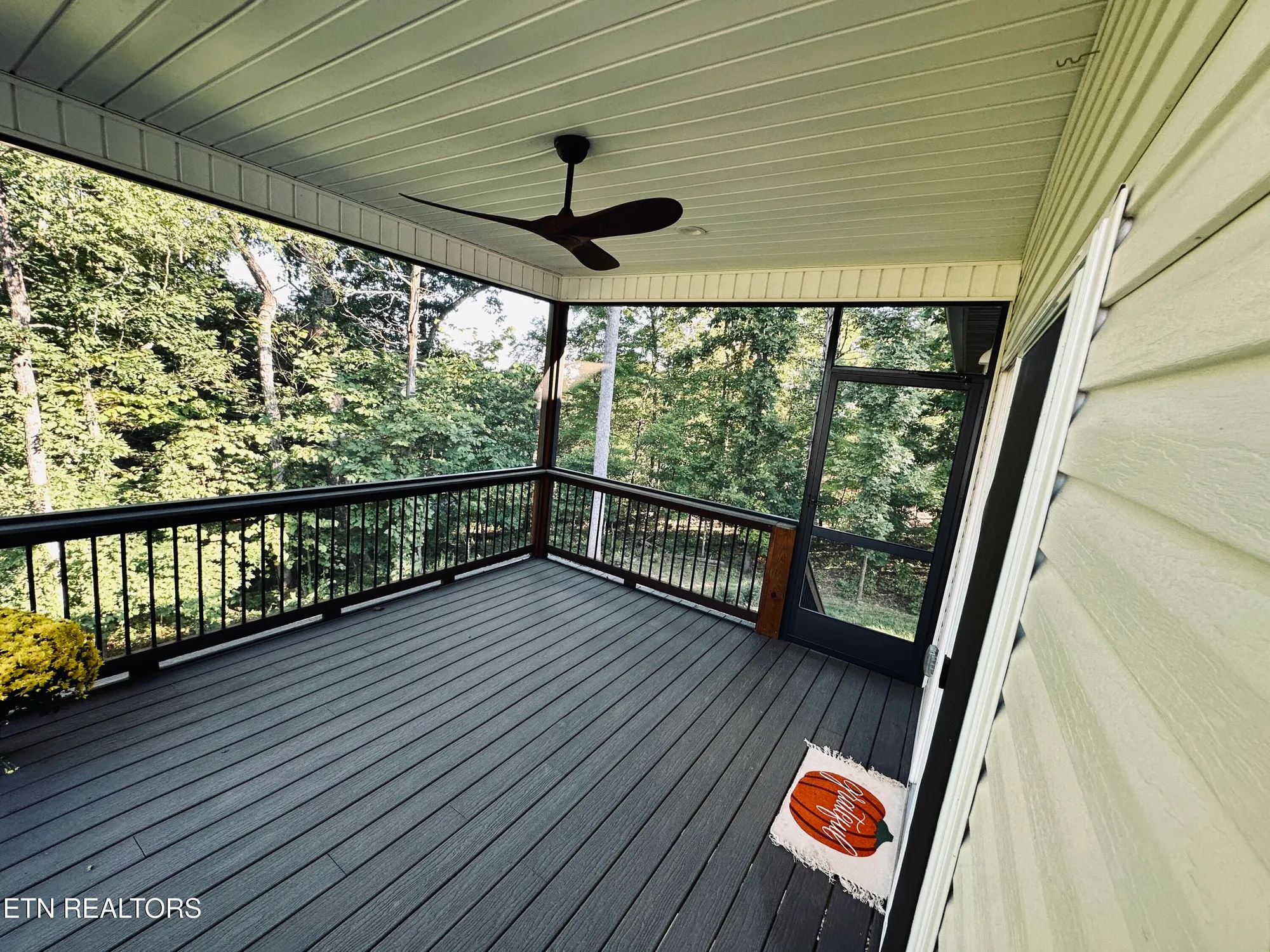 Property Slideshow image 14 of 17 | 218 mialaquo rd, Loudon, TN, 37774