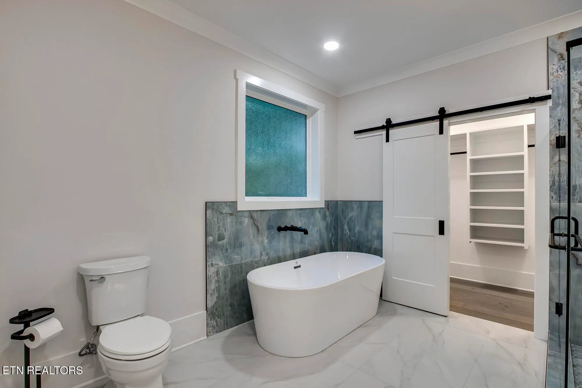 Property Slideshow image 22 of 50 | 108 oostagala dr, Loudon, TN, 37774